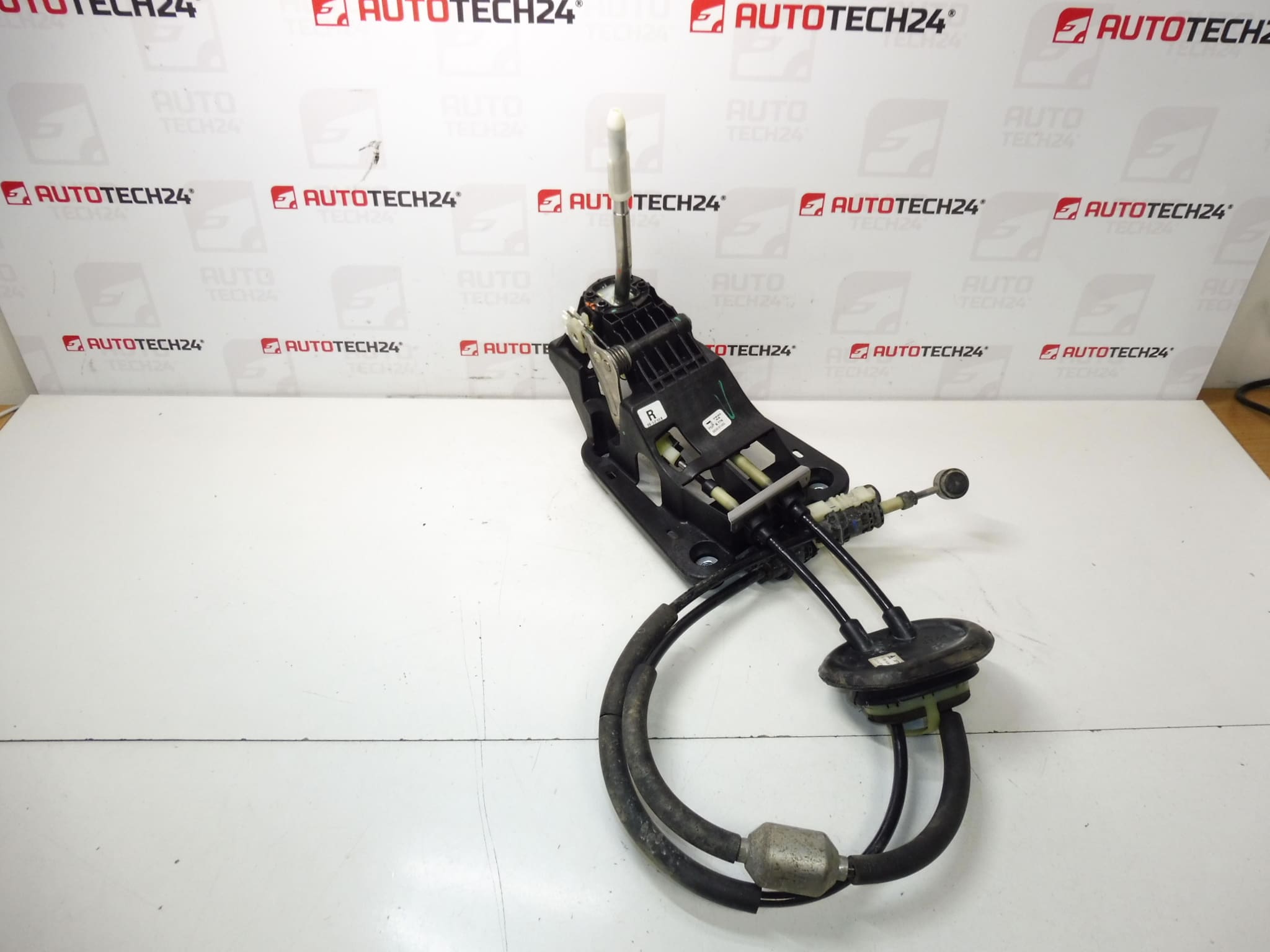 Citroën C3 DS3 Peugeot 9808161480 9837816580 poluga za pomicanje