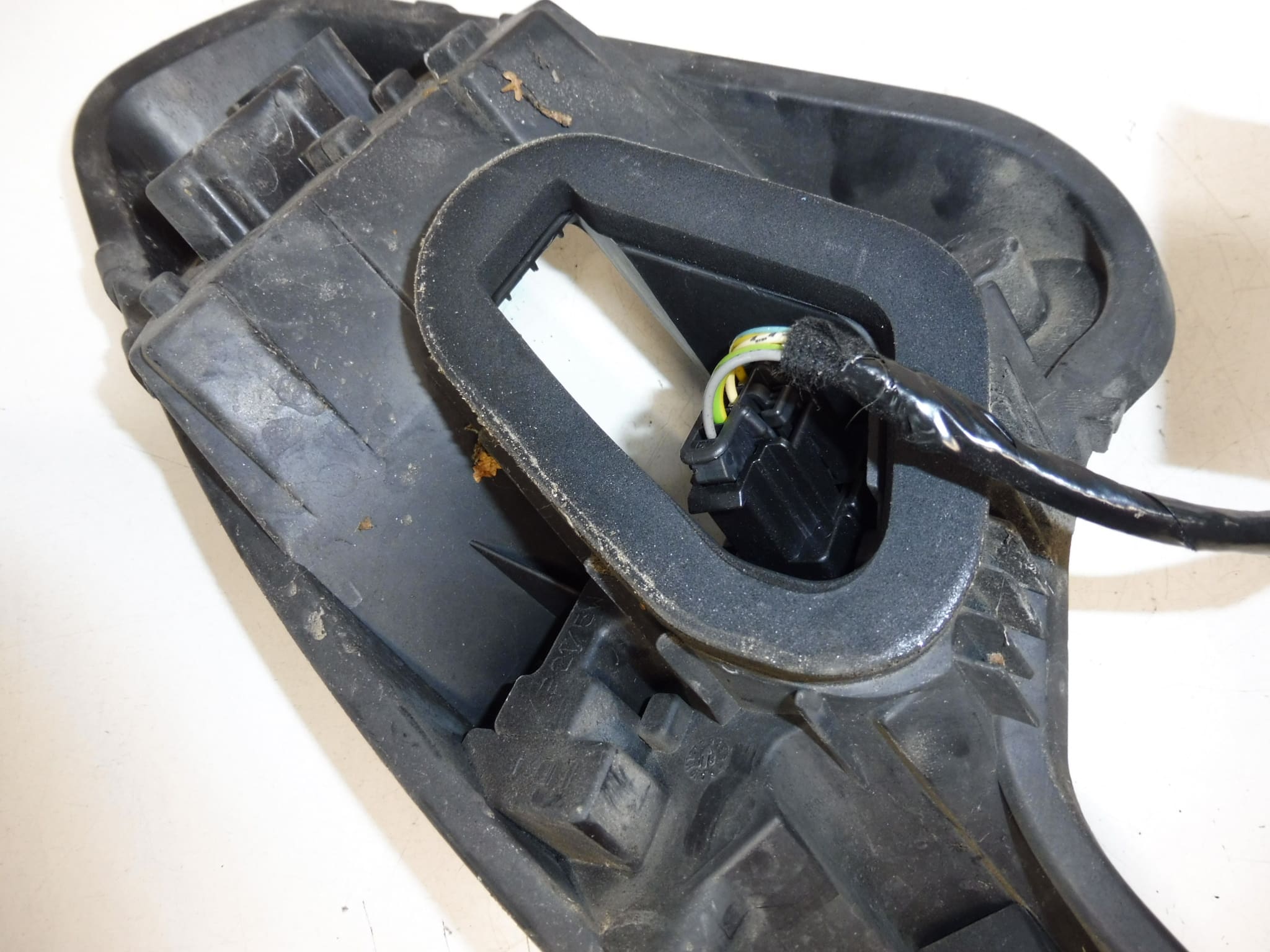 Držač žarulje za zadnje lijevo svjetlo Peugeot 308 hatchback 1606959280 - Slika 2