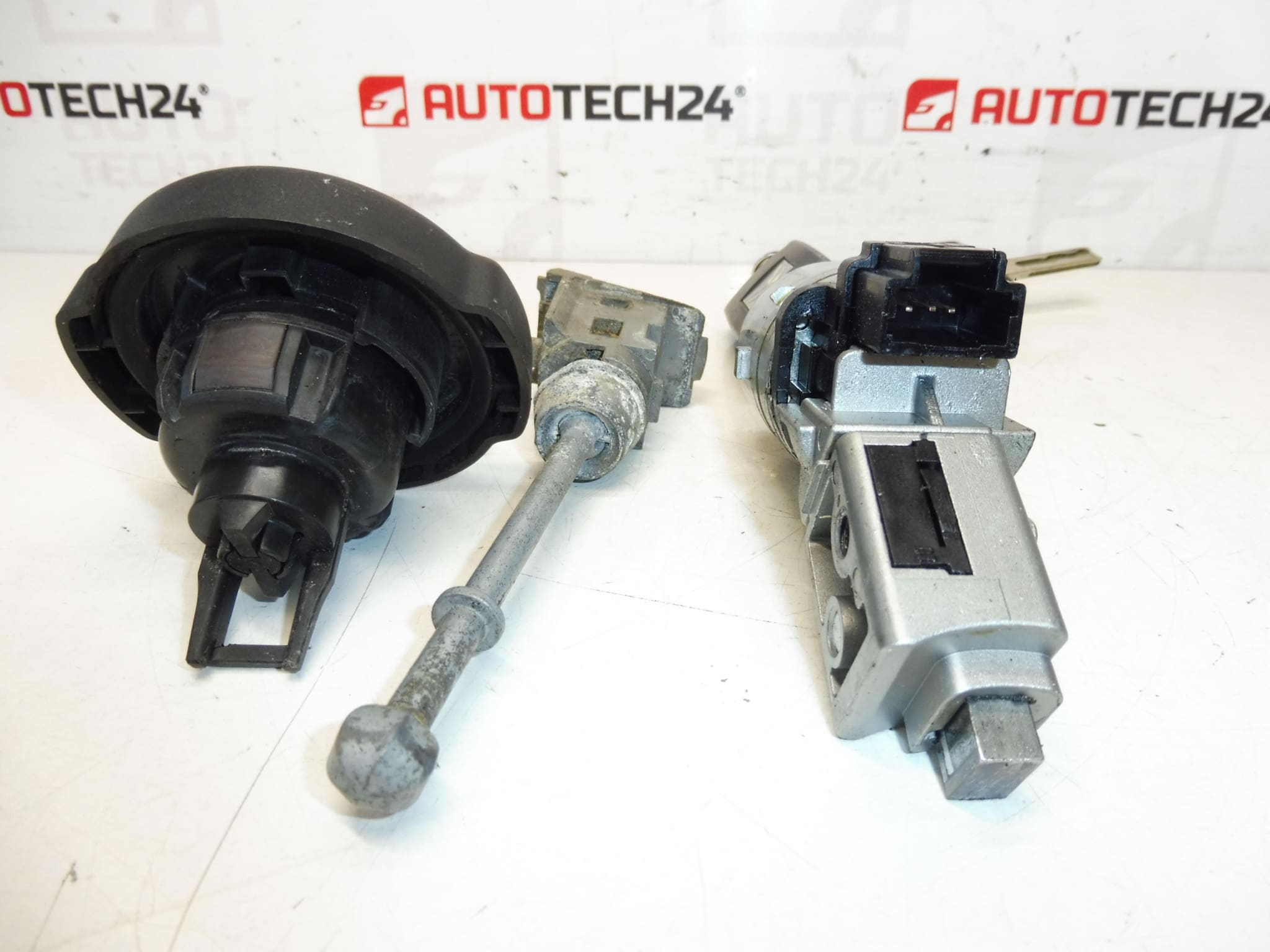 Komplet brava s dva ključa za Citroën C5 X7 4162NS 4162KF - Slika 2