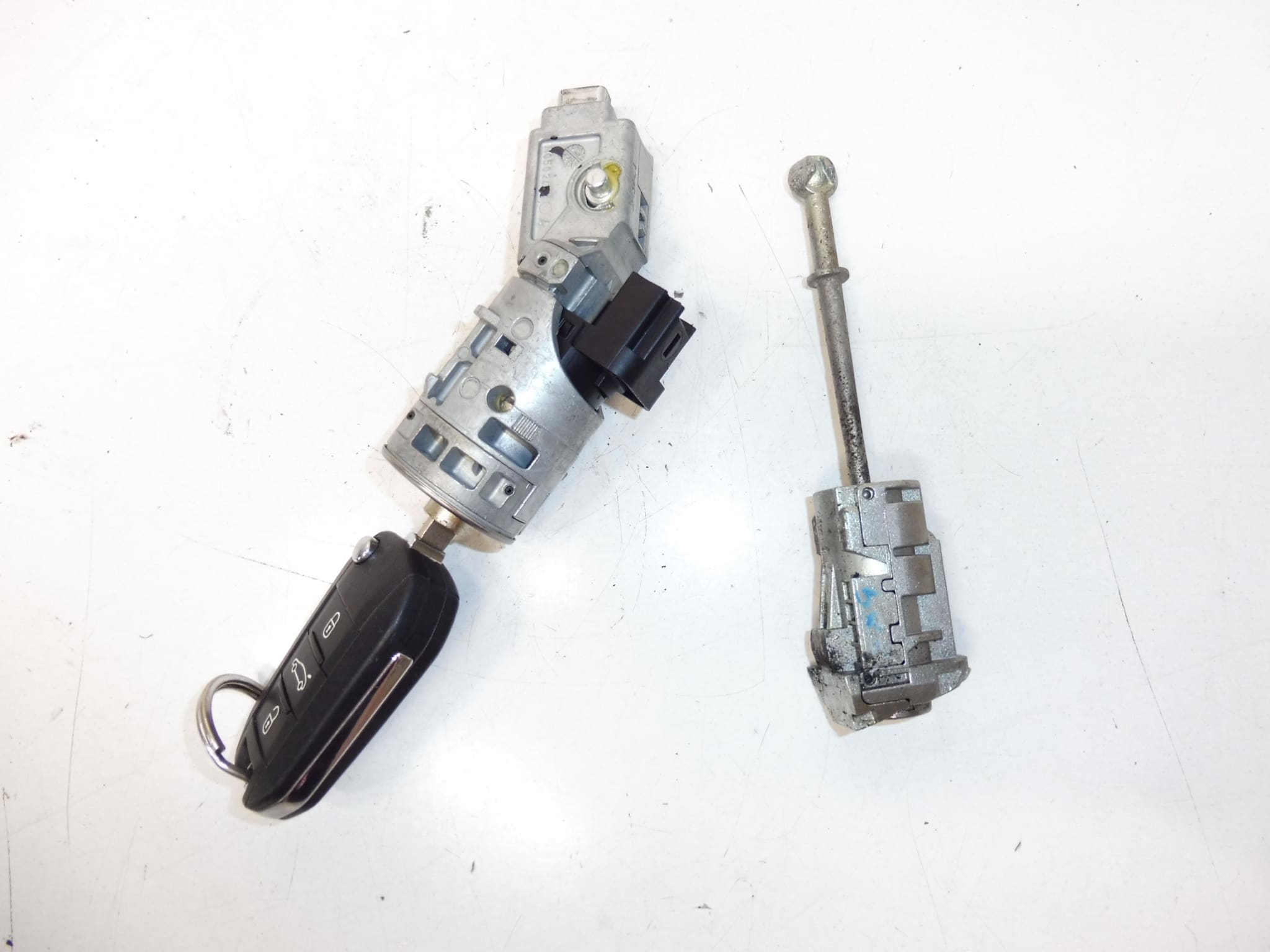 1 udaljeni ključ Peugeot 301 9678792480 4162wk