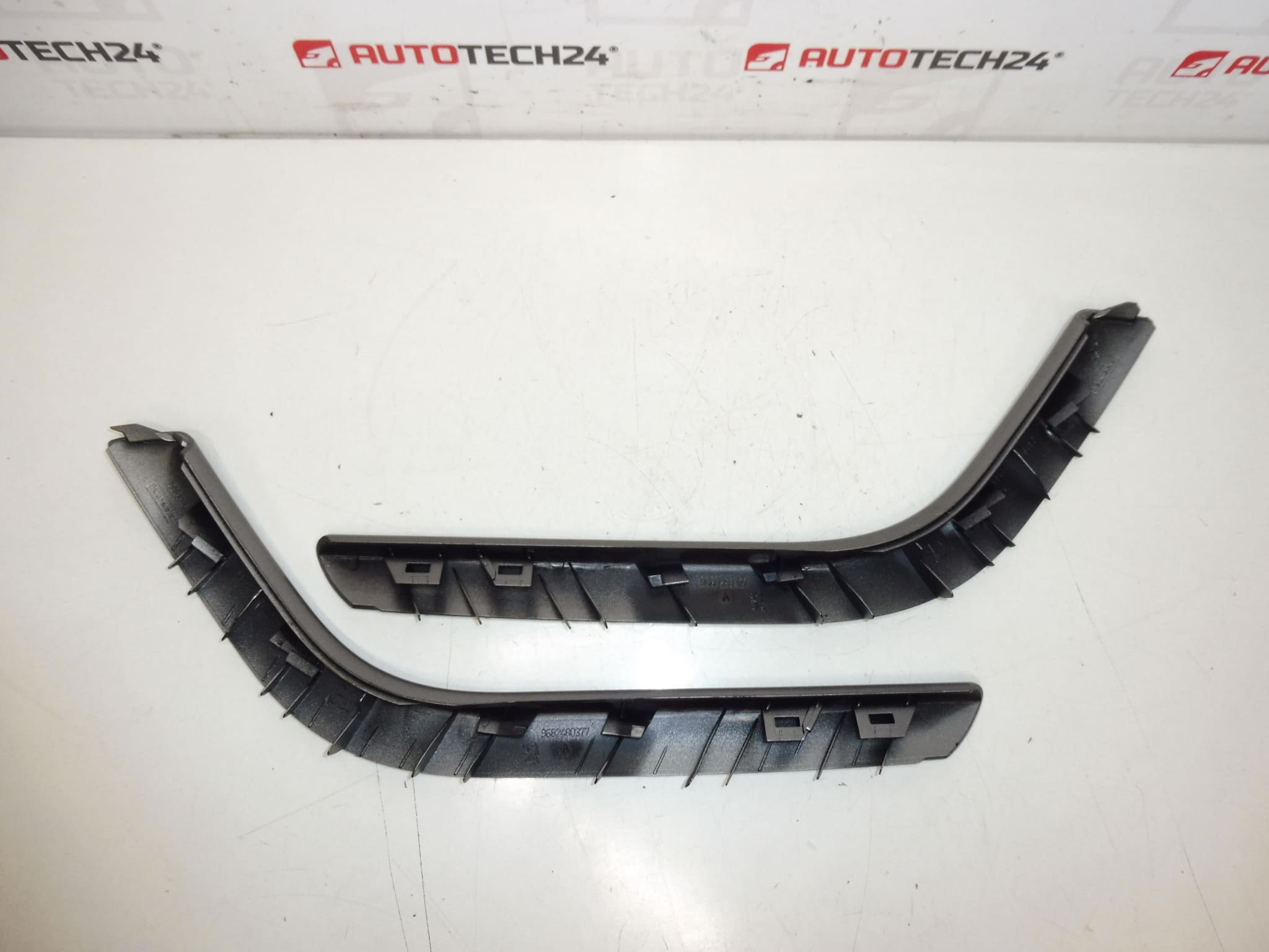 Komplet rabljenih ukrasnih poklopaca kotača za Peugeot 308, 9660550377, 9682480377 - Slika 2