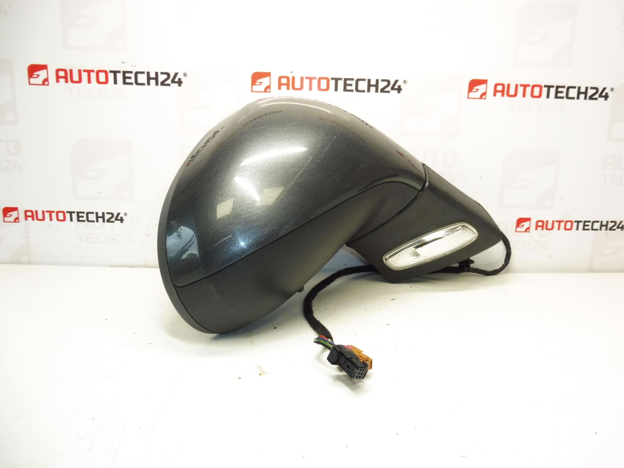 Desno ogledalo Peugeot 207 KTB 96806501XT 8149ZH