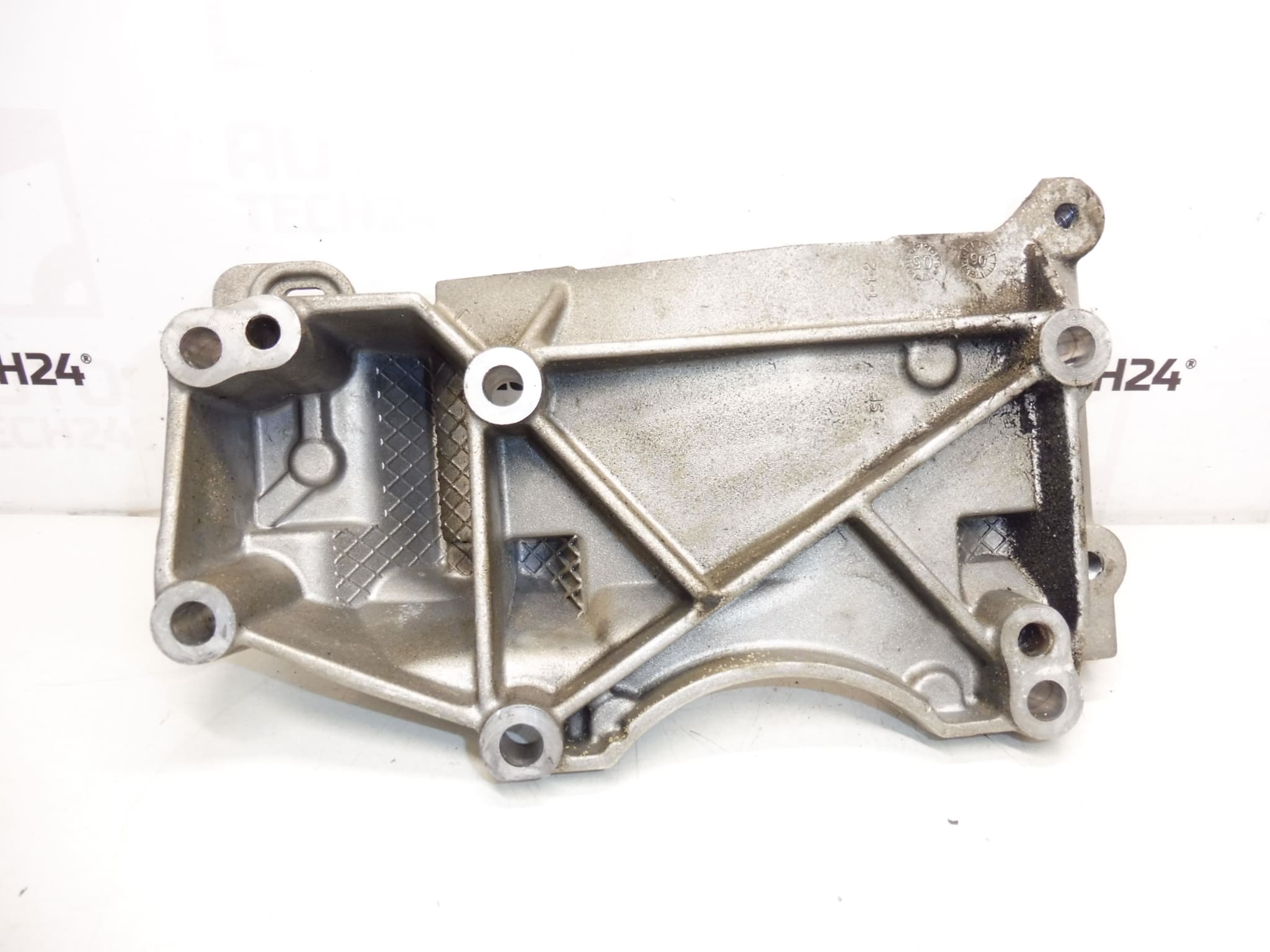 Držač alternatora za Peugeot/Citroën 1.8 16V/2.0 16V 9648735580 5706J8 - Slika 2