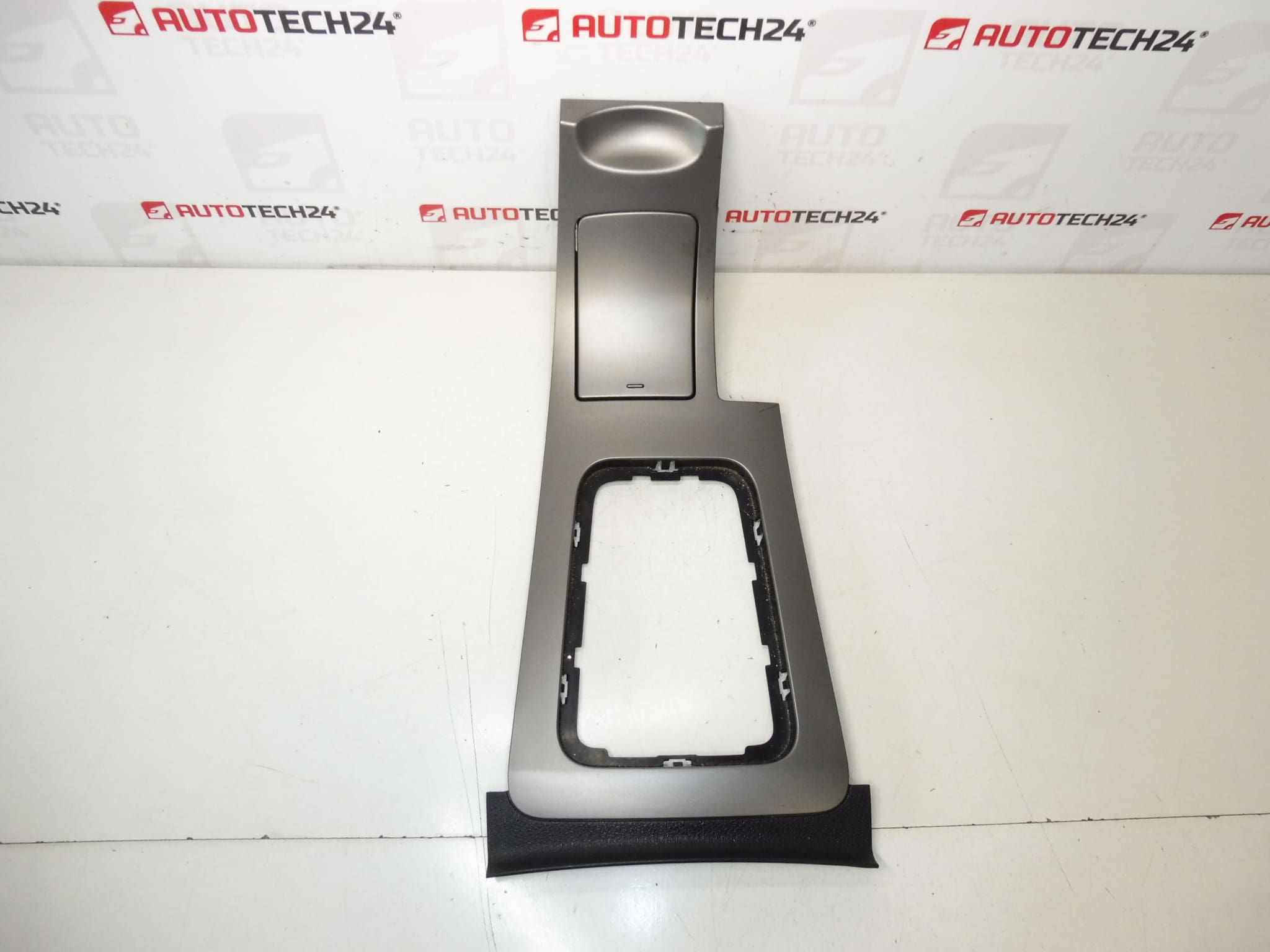 Središnji ploča Peugeot 407 9646824577 7589A5