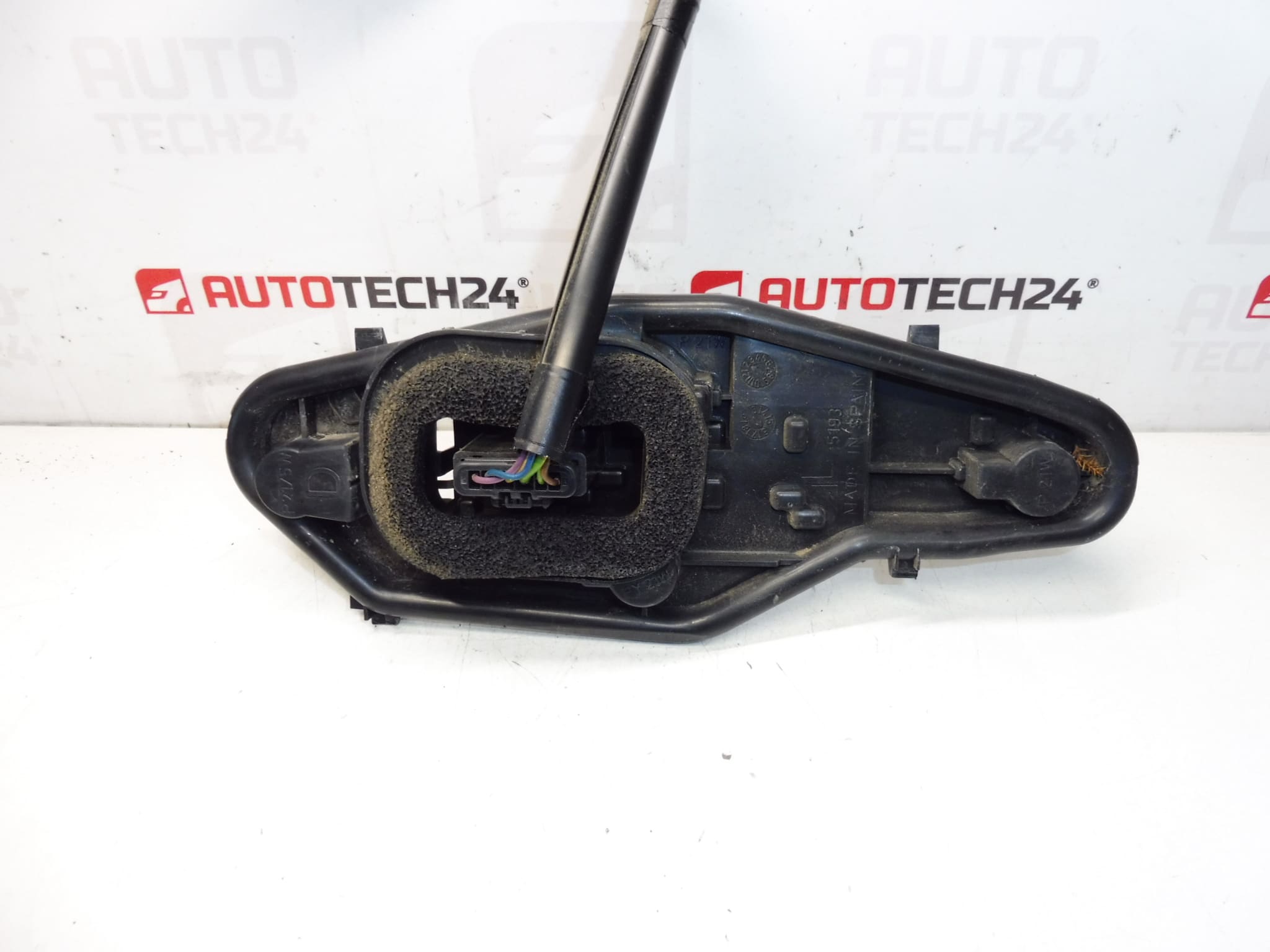 Držač žarulje za desno stražnje svjetlo Peugeot/Citroën 9677205480 9680607880 - Slika 2