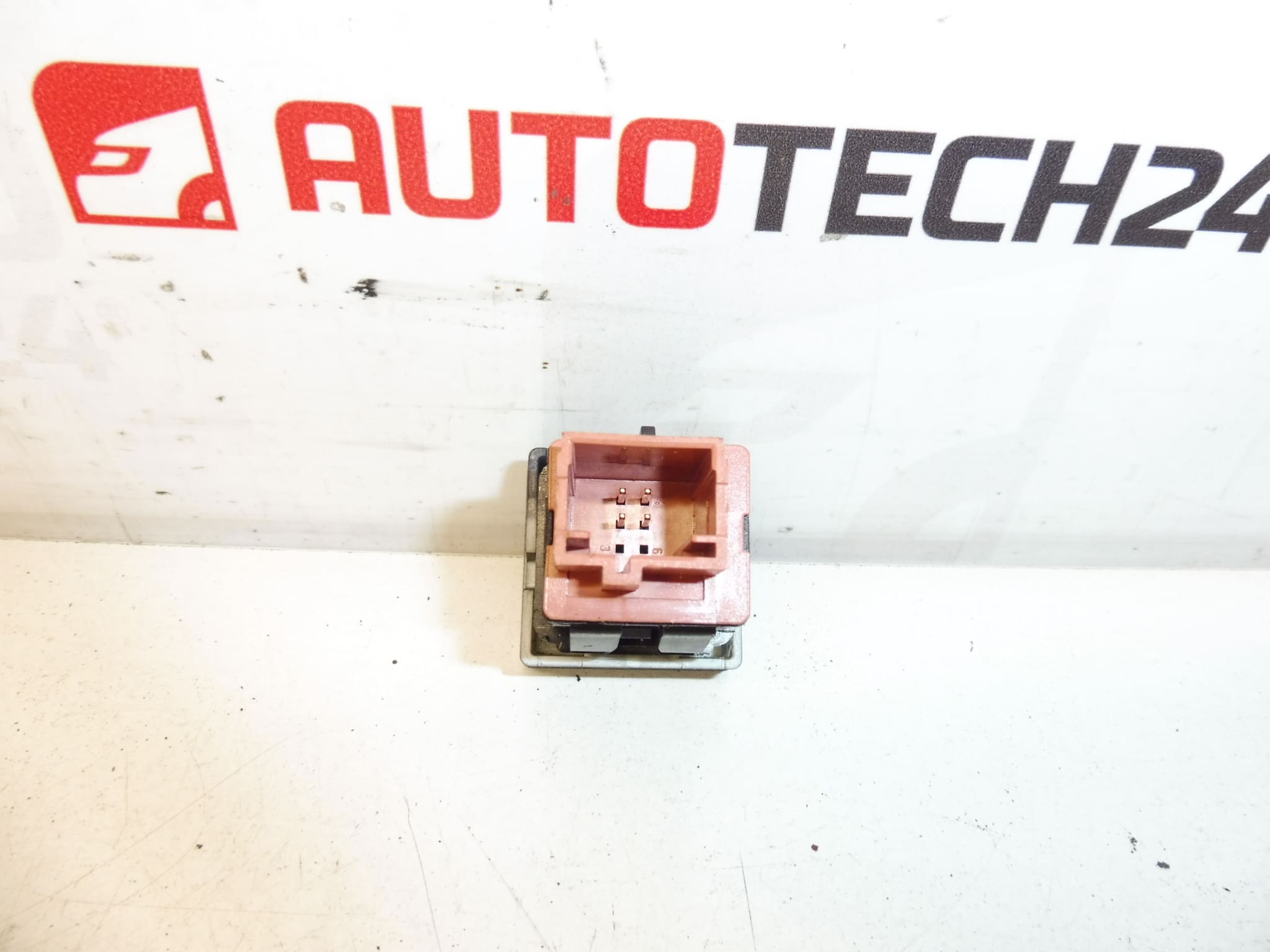 ESP regulator za Citroën i Peugeot 98024711XT 454942 - Slika 2