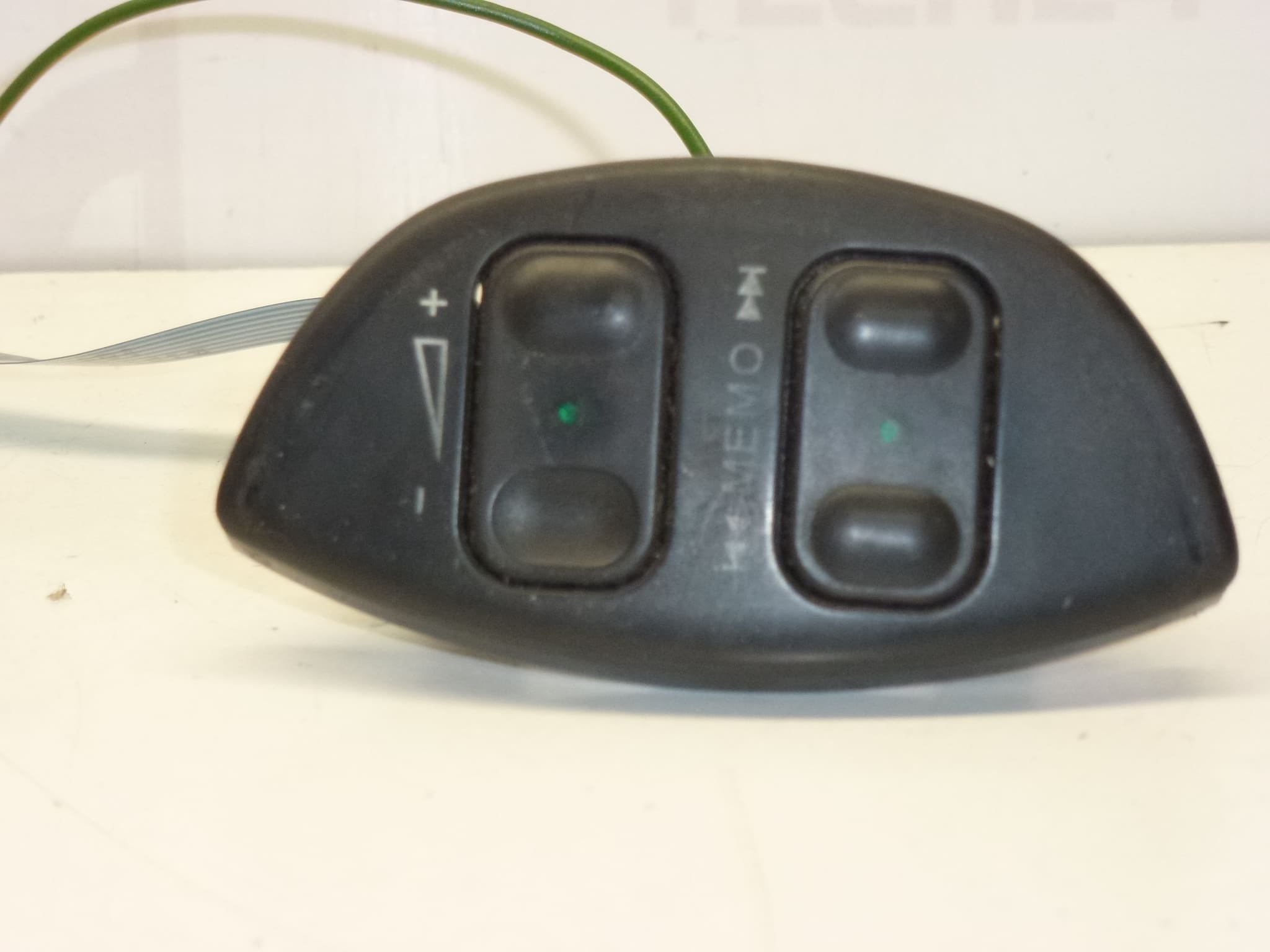 Tipke na volanu za upravljanje radijem Citroën/Peugeot 4112FA - Slika 2