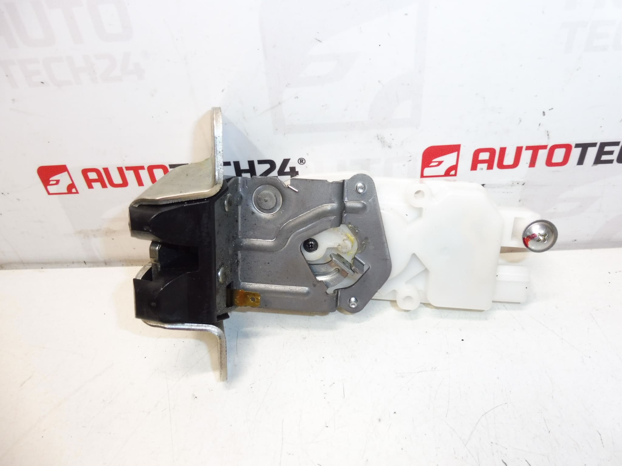 Poklopac brave stražnjeg prtljažnika za Citroën C-Crosser i Peugeot 4007 (8719H3) - Slika 2