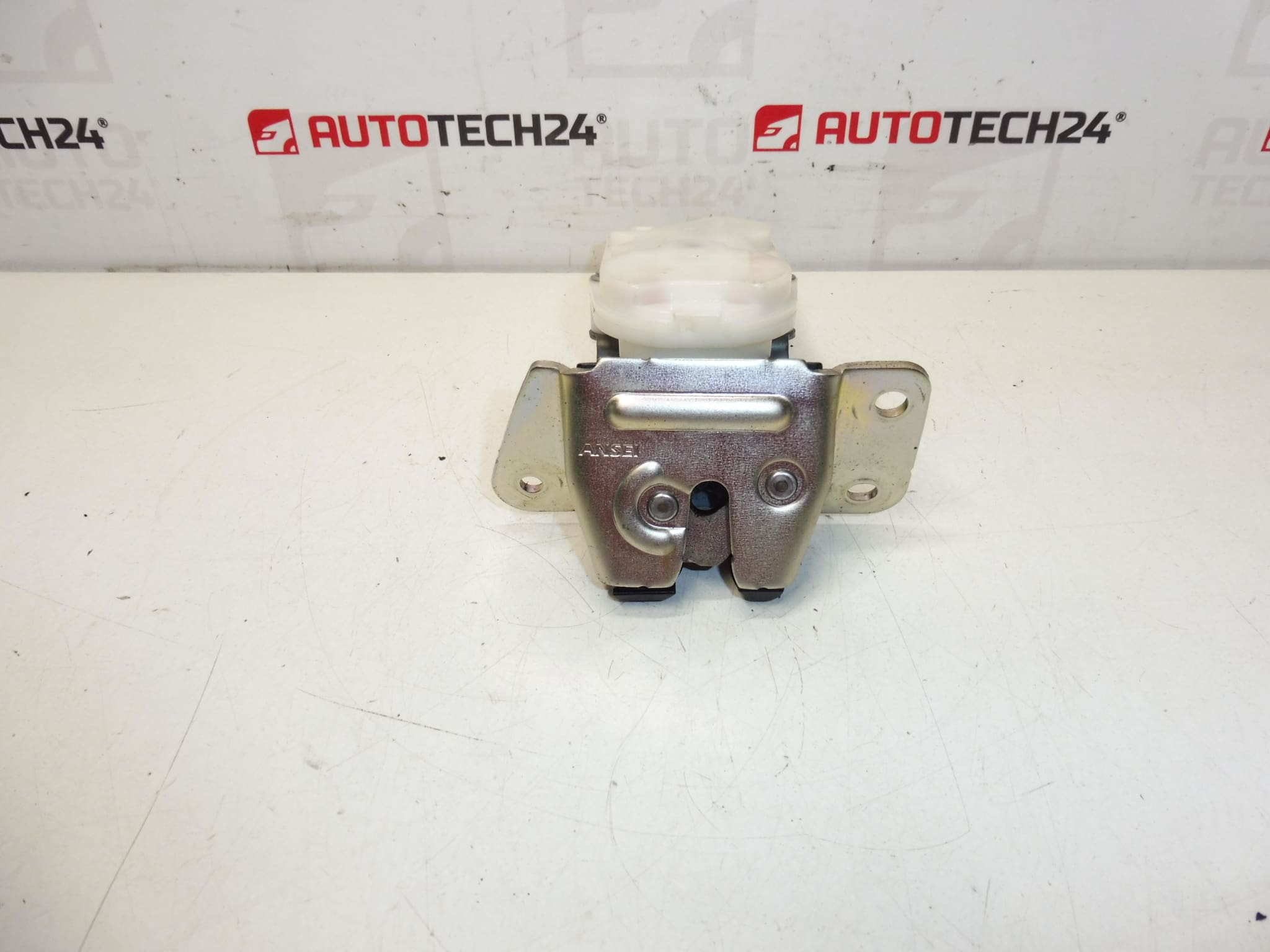 Citroën C-Crosser Peugeot 4007 8719H3 Stražnji poklopac brave