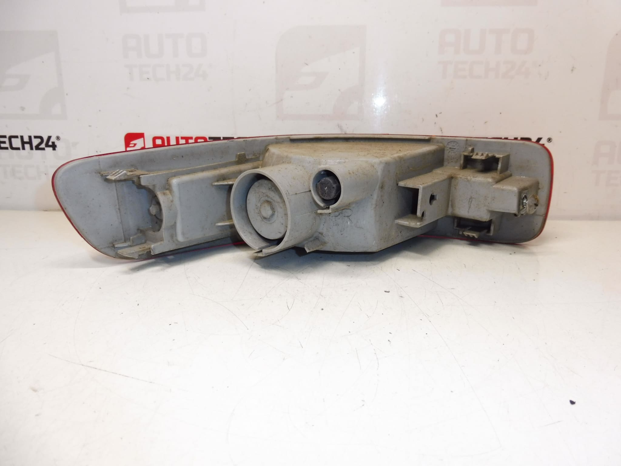 Stražnji desni reflektor branika za Citroën C-Crosser 6340F7 - Slika 2