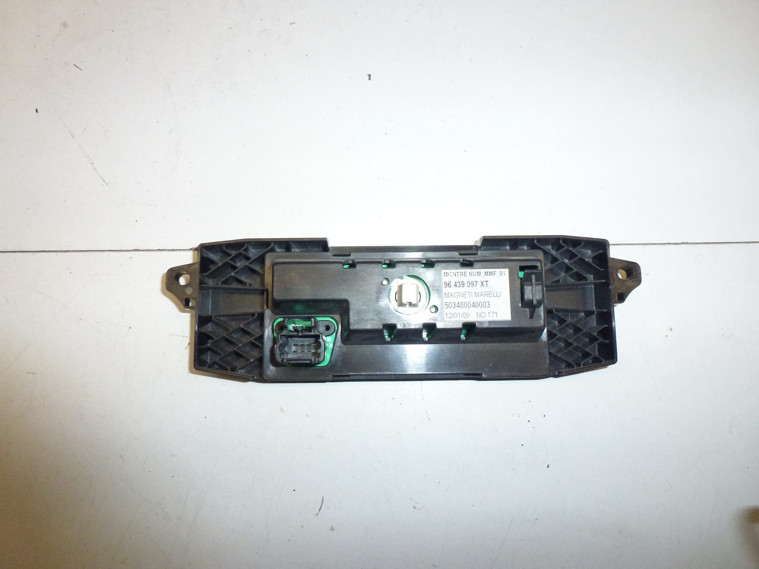 Prikaz Citroën Peugeot 96439997XT 6155R3