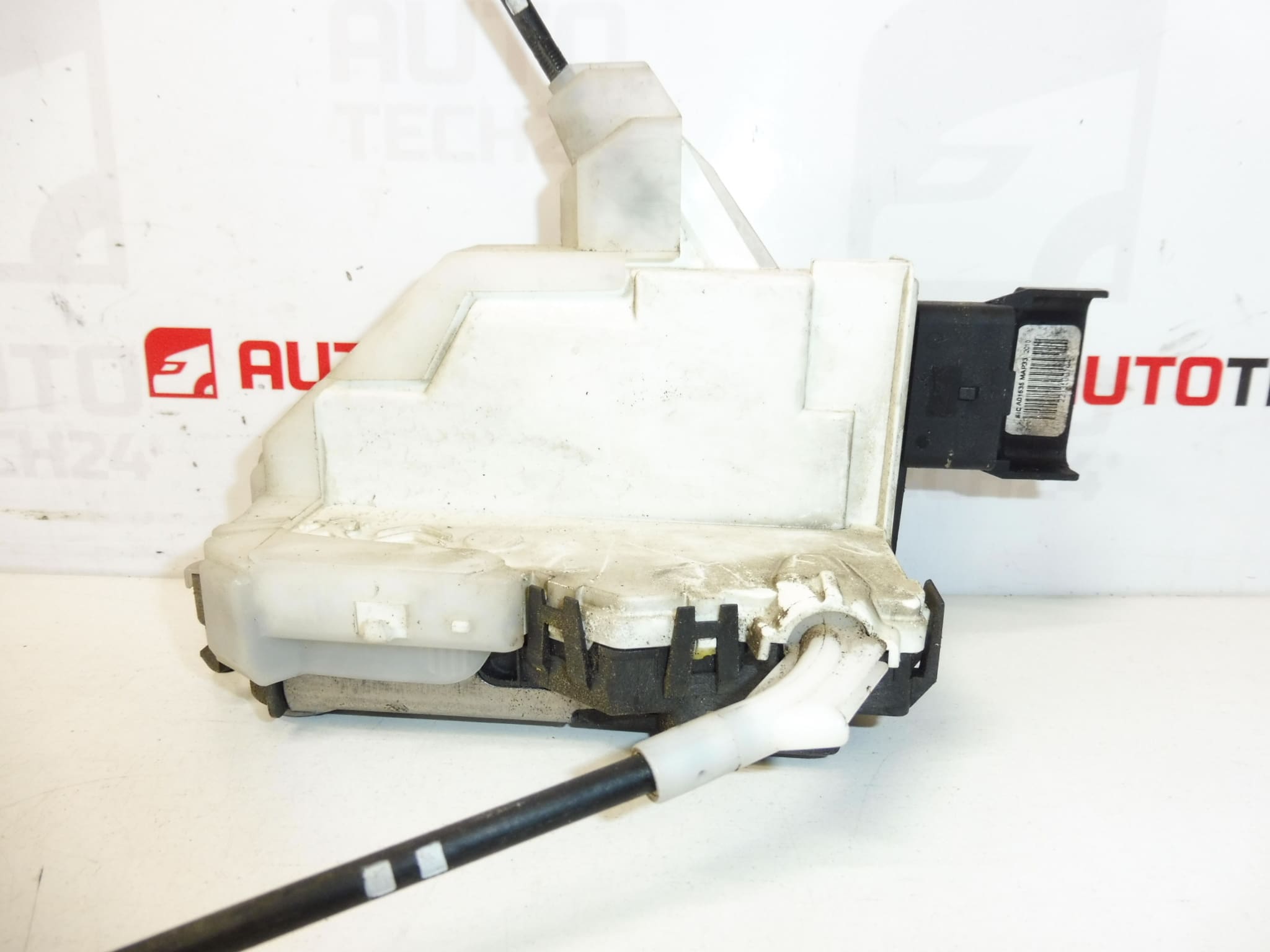 Brava na desnim suvozačevim vratima Peugeot 3008 5008 9800623080 9136GC - Slika 2