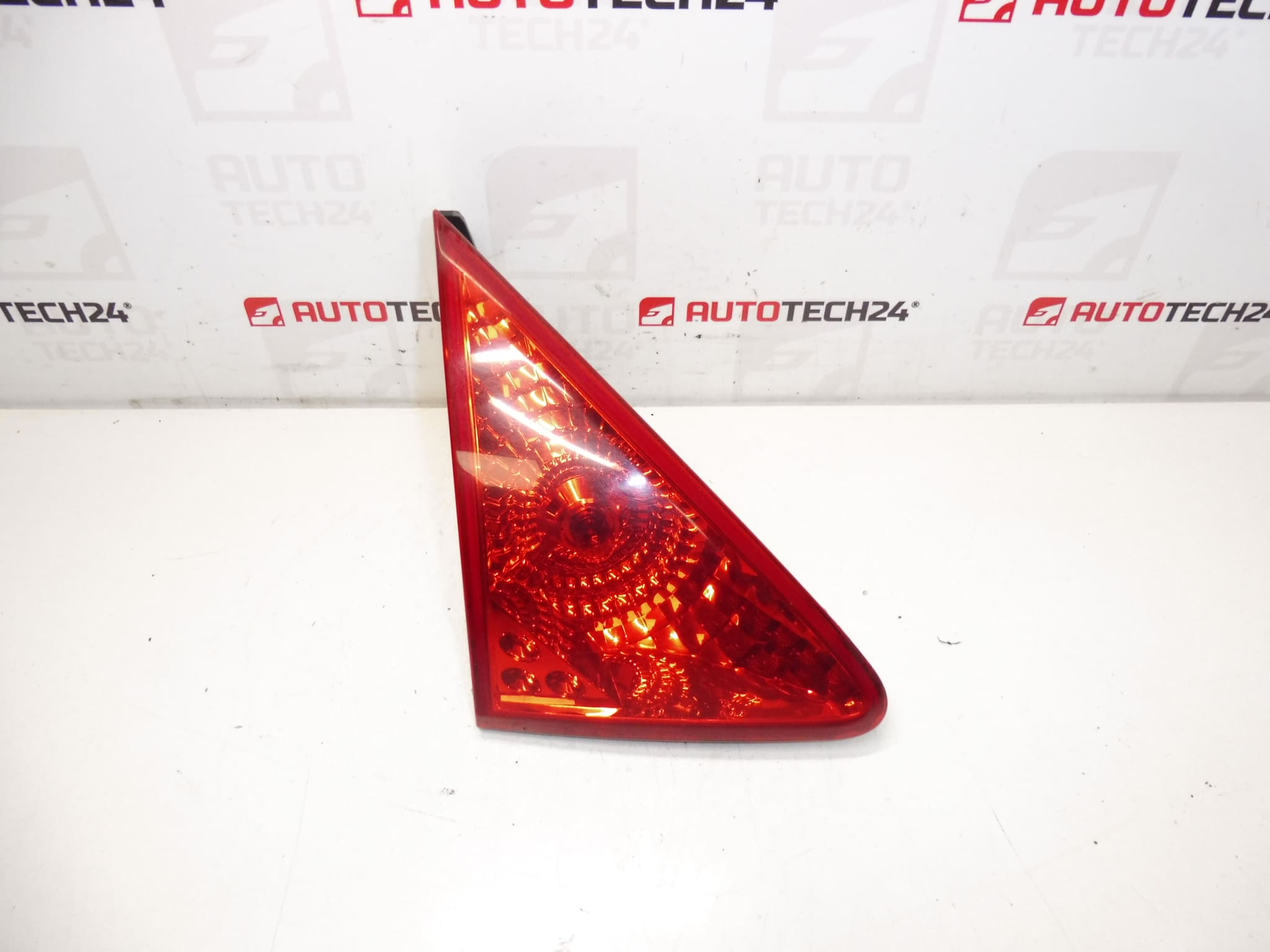 Peugeot 3008 poklopac stražnje lijevo prednje svjetlo 9683461080 6350HE