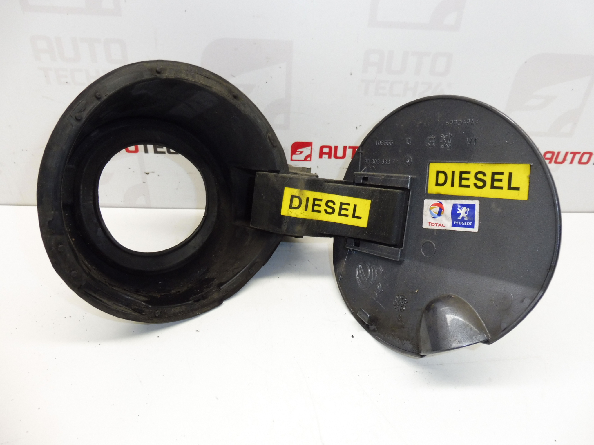 Peugeot 308 KTHB poklopac poklopca rezervoara 1517F4 151899