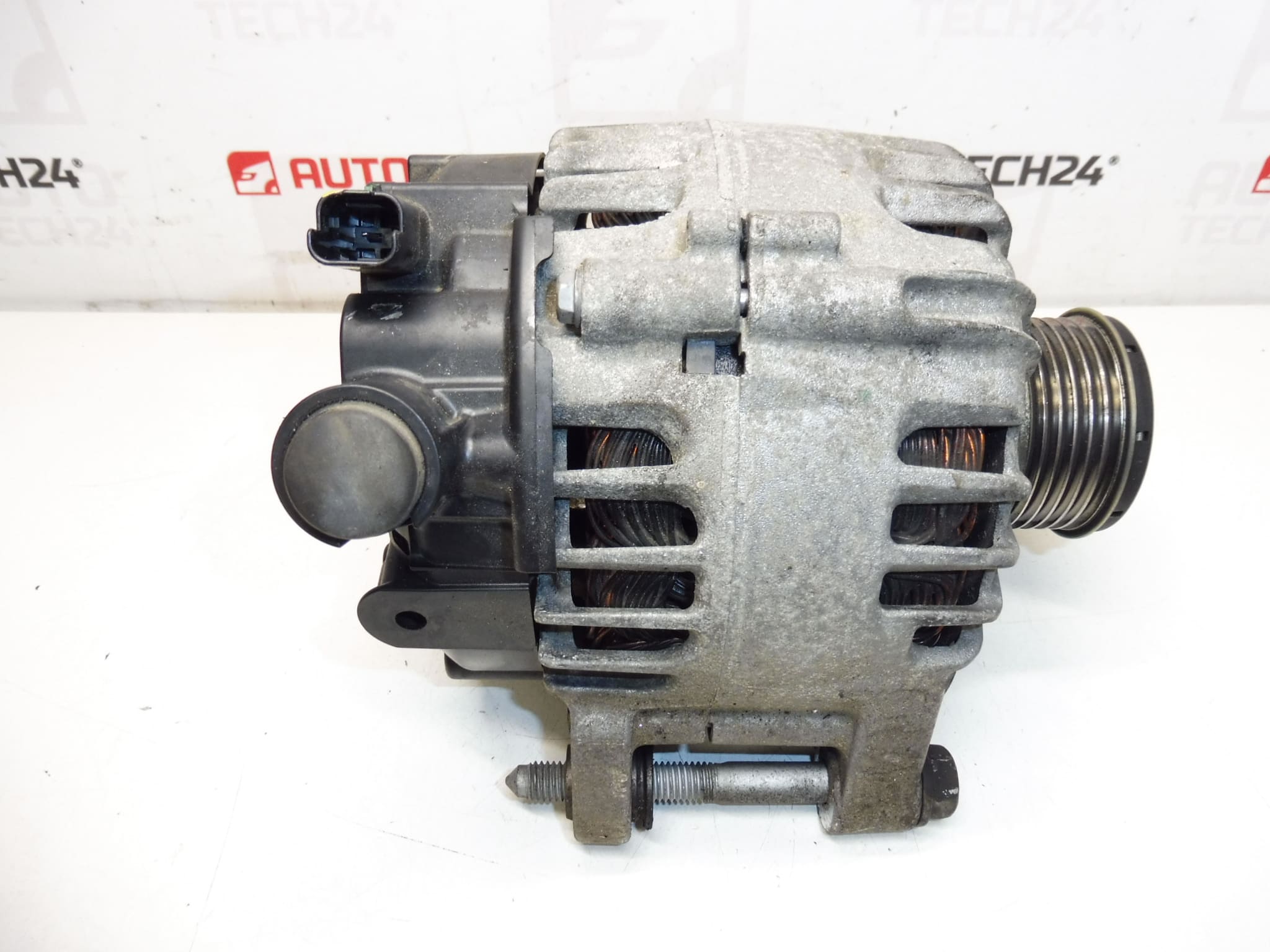 Alternator Valeo FG15T168 Citroën Peugeot 9826573480 - Slika 2