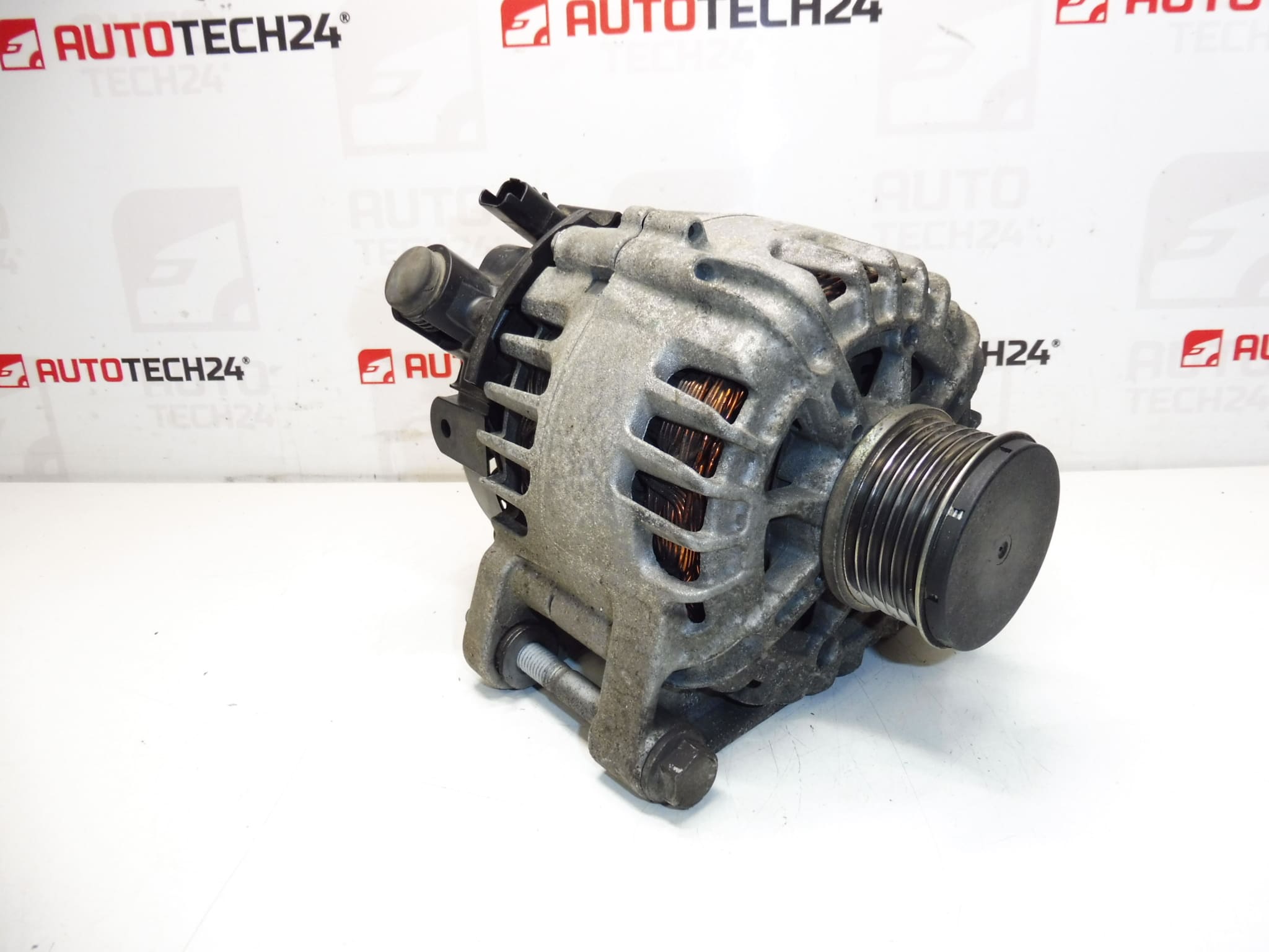 Alternator Valeo FG15T168 Citroën Peugeot 9826573480