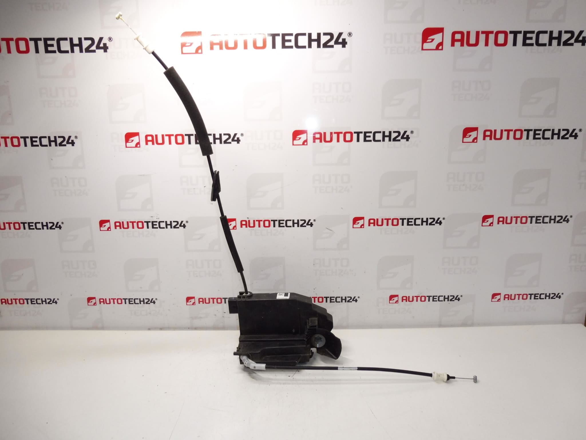 Brava prednjih vozačevih vrata lijevo Peugeot 308 T9 9810309480