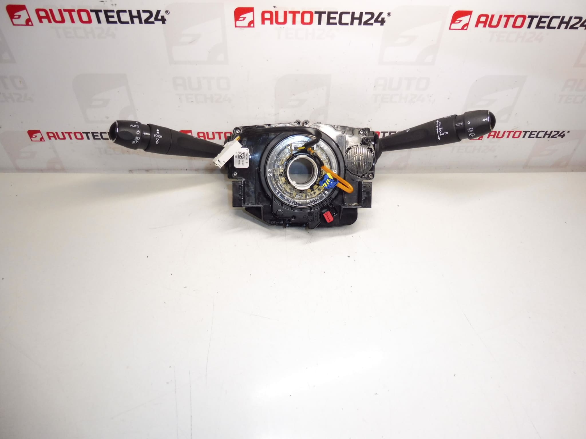 Citroën Peugeot COM2008PV2 Kontrole poluge 98180645ZD