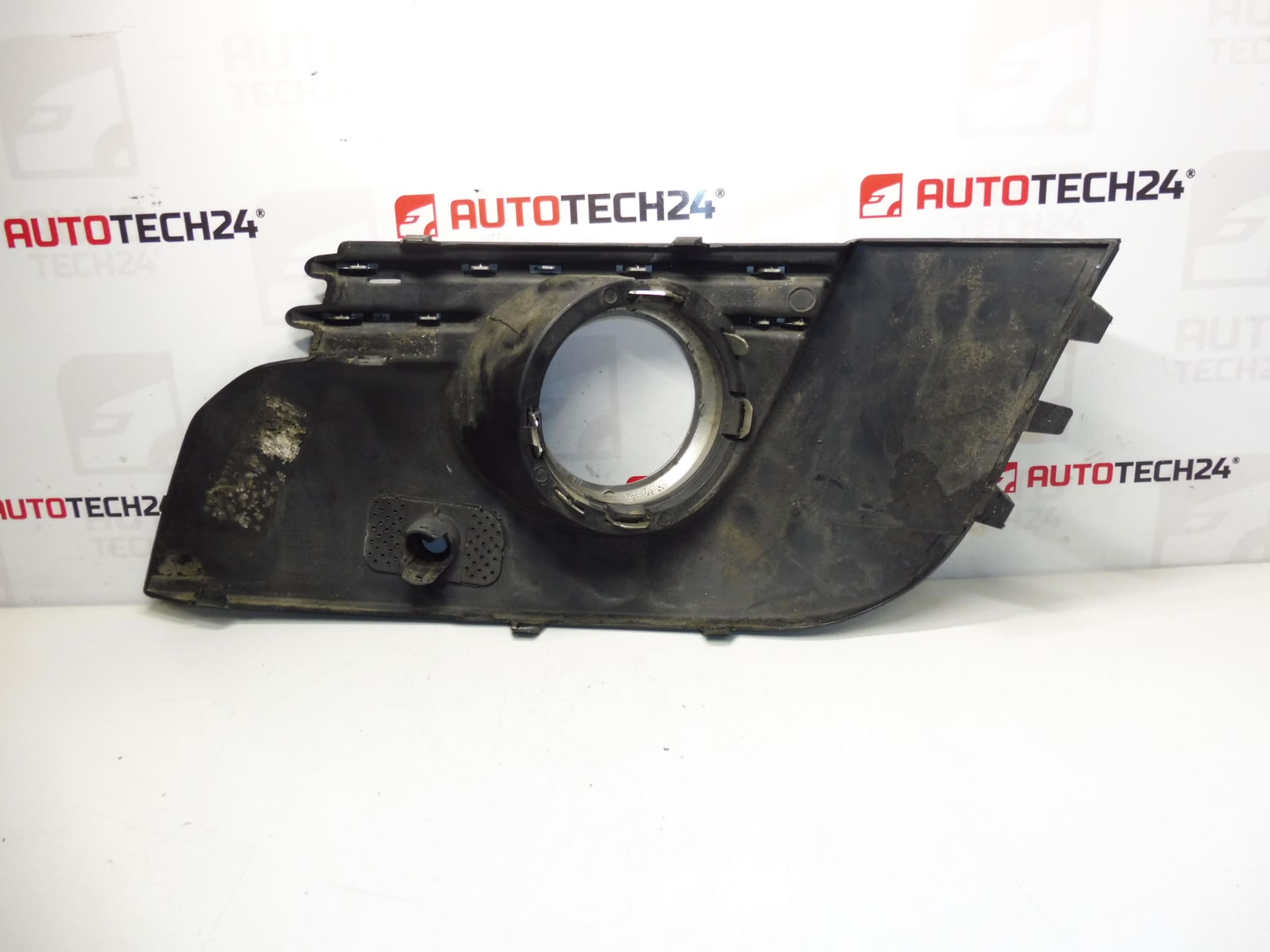 Okvir desnog svjetla za maglu Peugeot 3008 9685098077 745315 - Slika 2