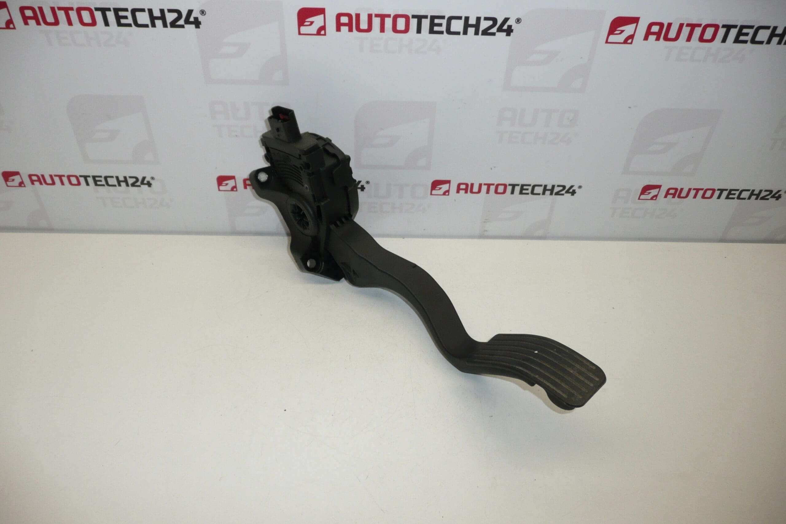 Papučica gasa HELLA Citroën Peugeot 9680756880 1601AW