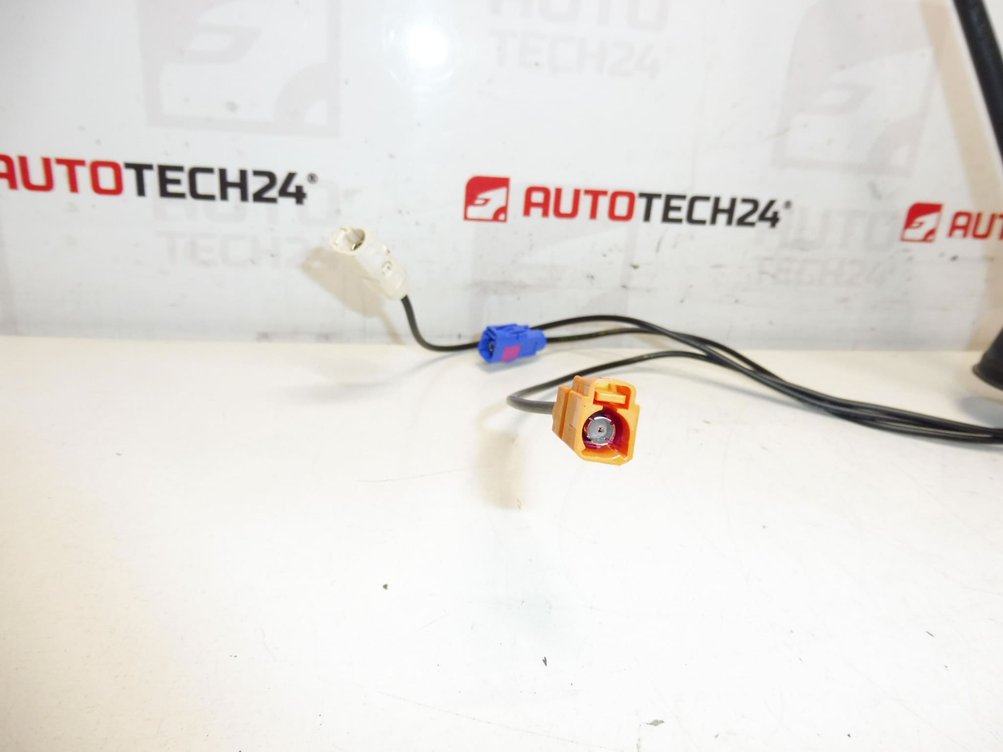 Antena sa GPS šipkom Citroën Peugeot 9819669580 9806305680 - Slika 2