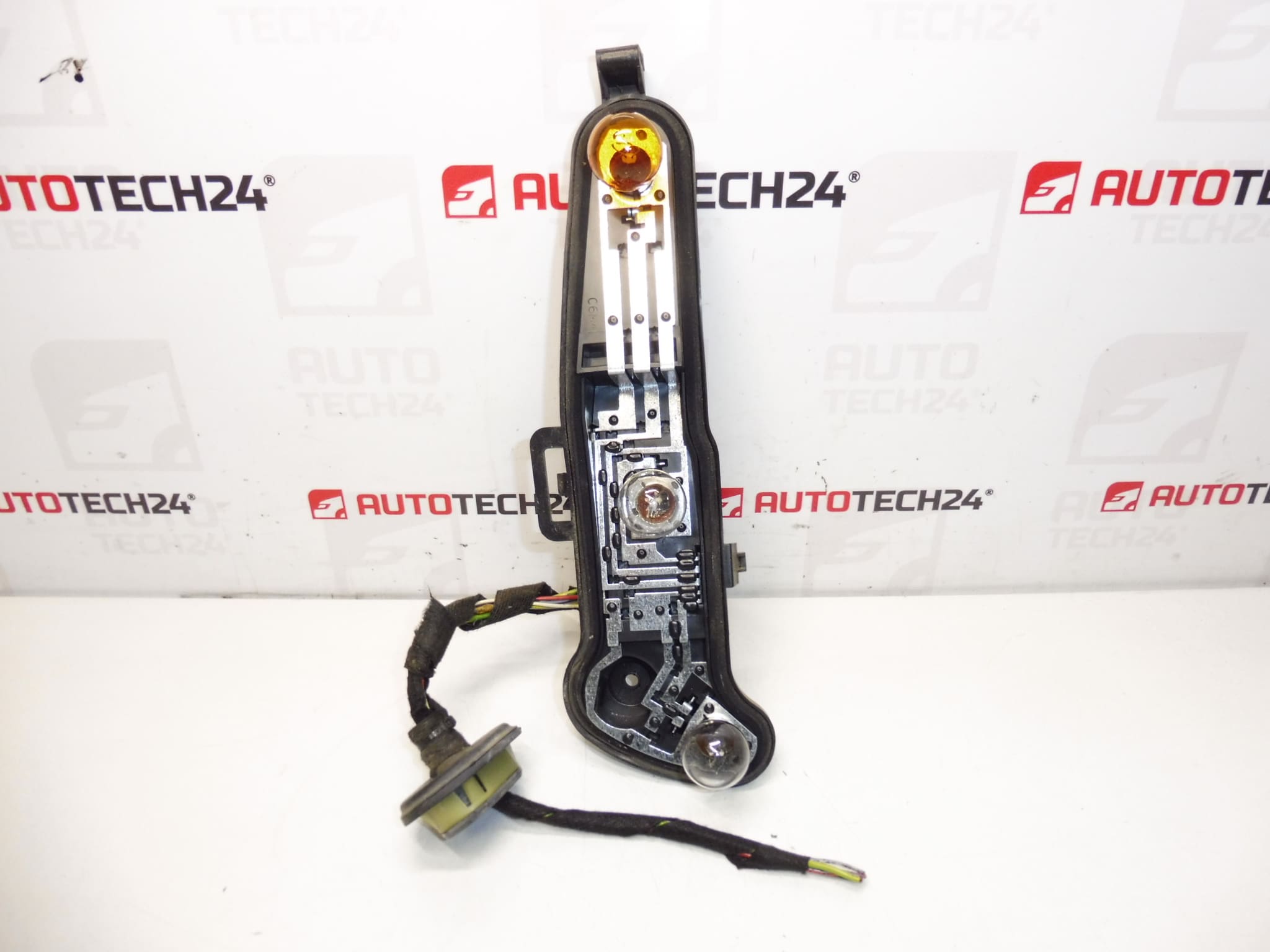 Desno stražnje postolje svjetla Citroën C4 Coupe 9646801677 6351T6