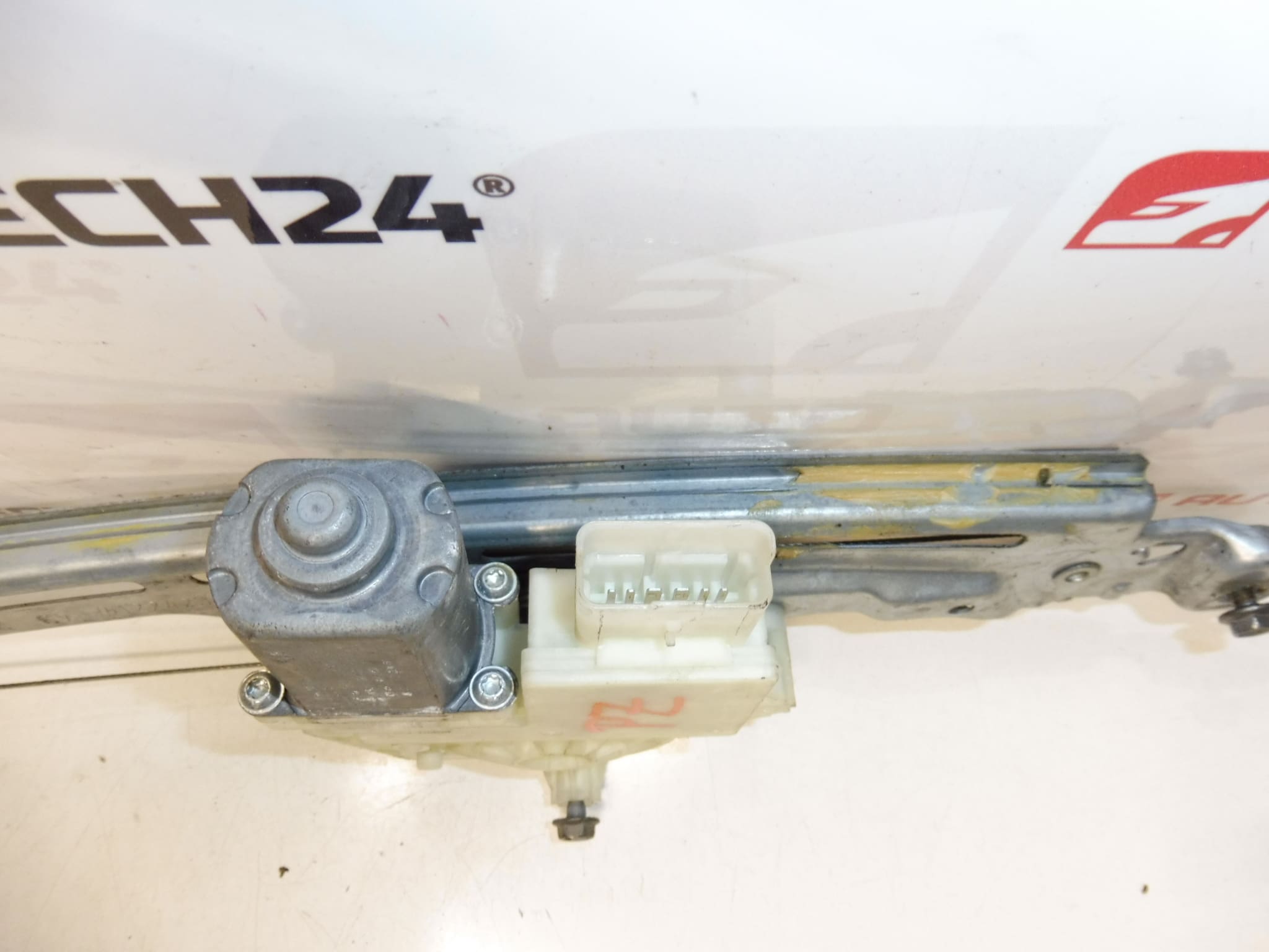 Mehanizam za povlačenje stražnjeg stakla Peugeot 308 T9 9800273380 - Slika 2