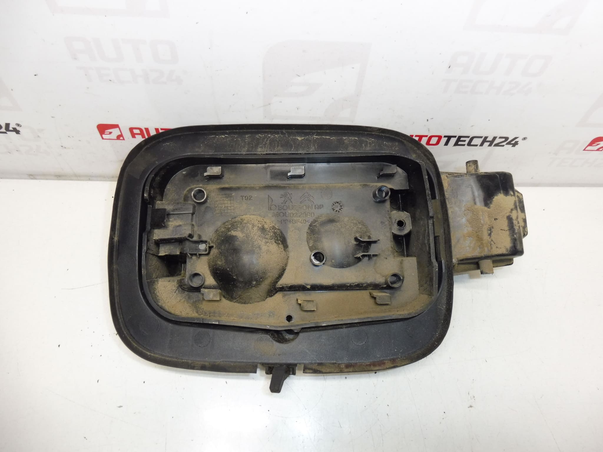 Peugeot 308 T9 poklopac rezervoara 9818229080 - Slika 2