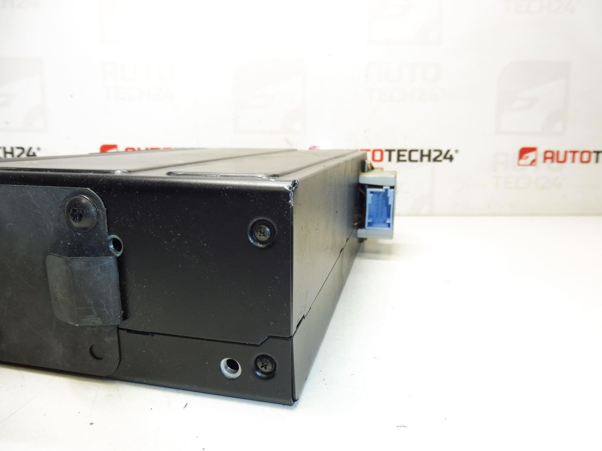 CD izmjenjivač Clarion Citroën Peugeot 9647427980 6564E1 - Slika 2