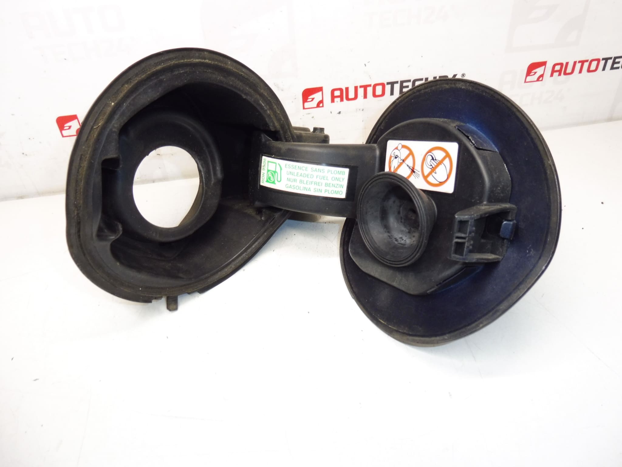 Čep rezervoara Citroën C4 B7 KGNC 9687310880 1517J1 1518F9 - Slika 2