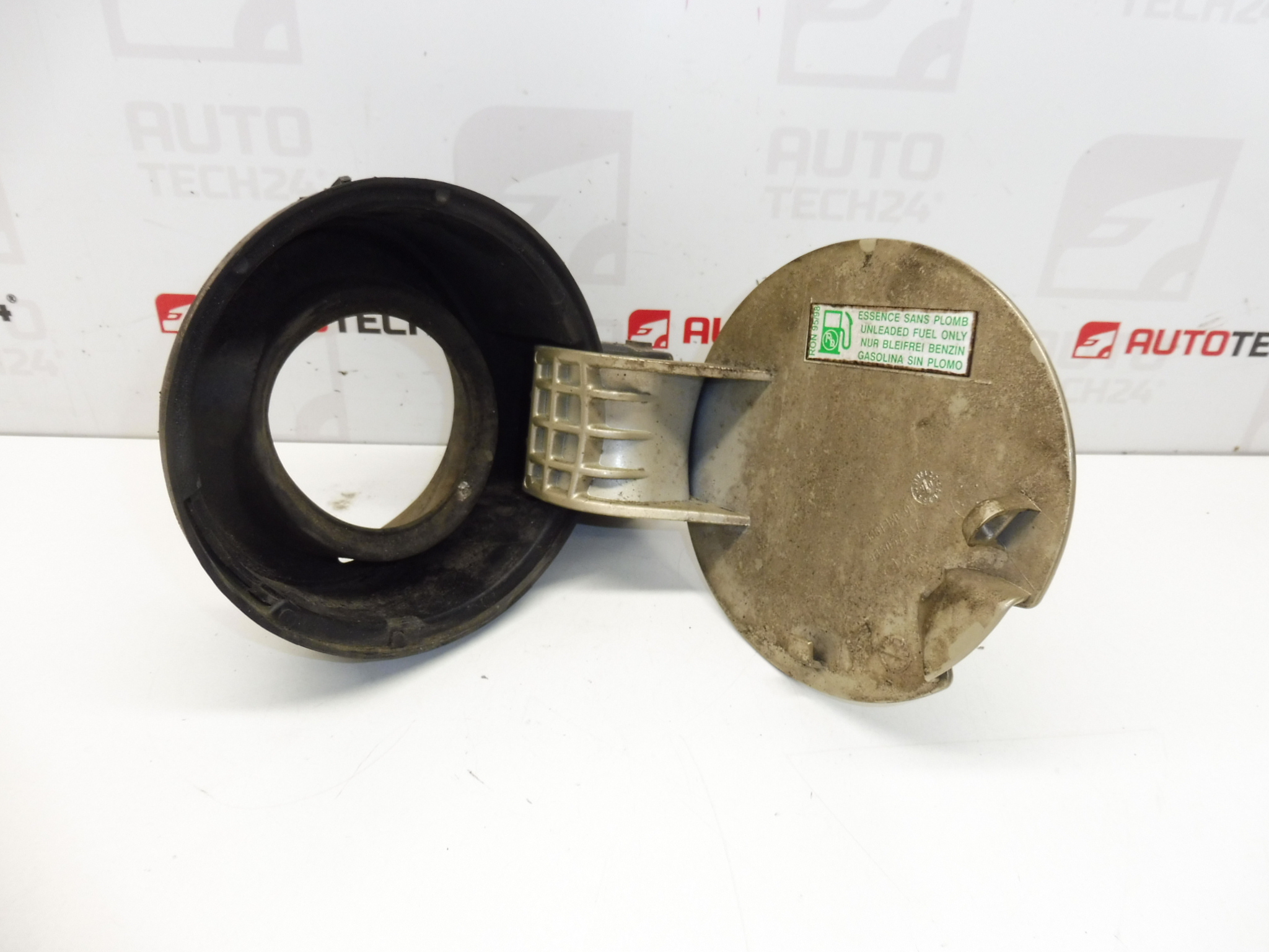 Poklopac vrata spremnika goriva Citroën C4 5 vrata 9650573477 1517C1 KCW