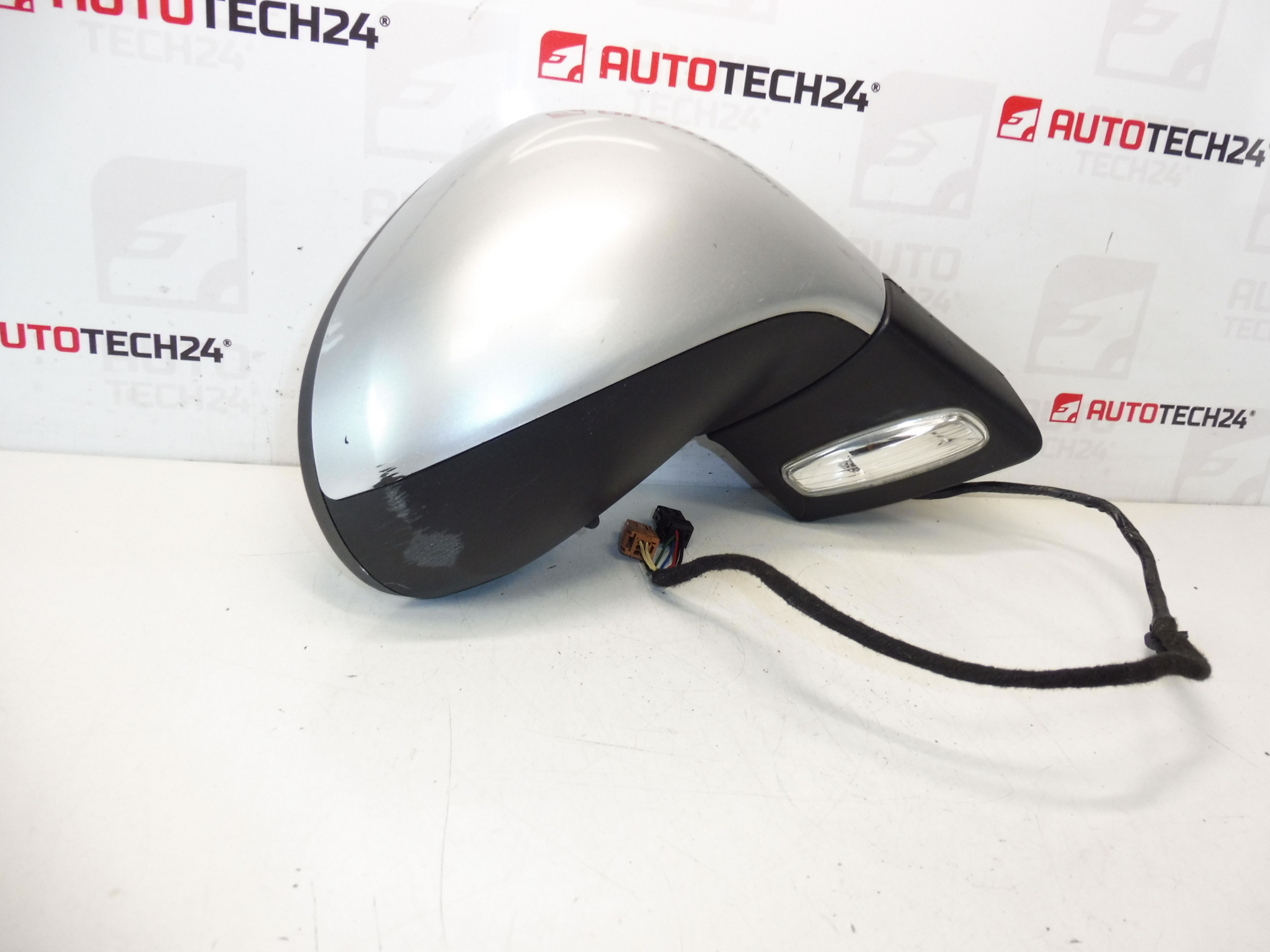 Desno bočno zrcalo Peugeot 207 EZRC 96806501XT 8149ZH