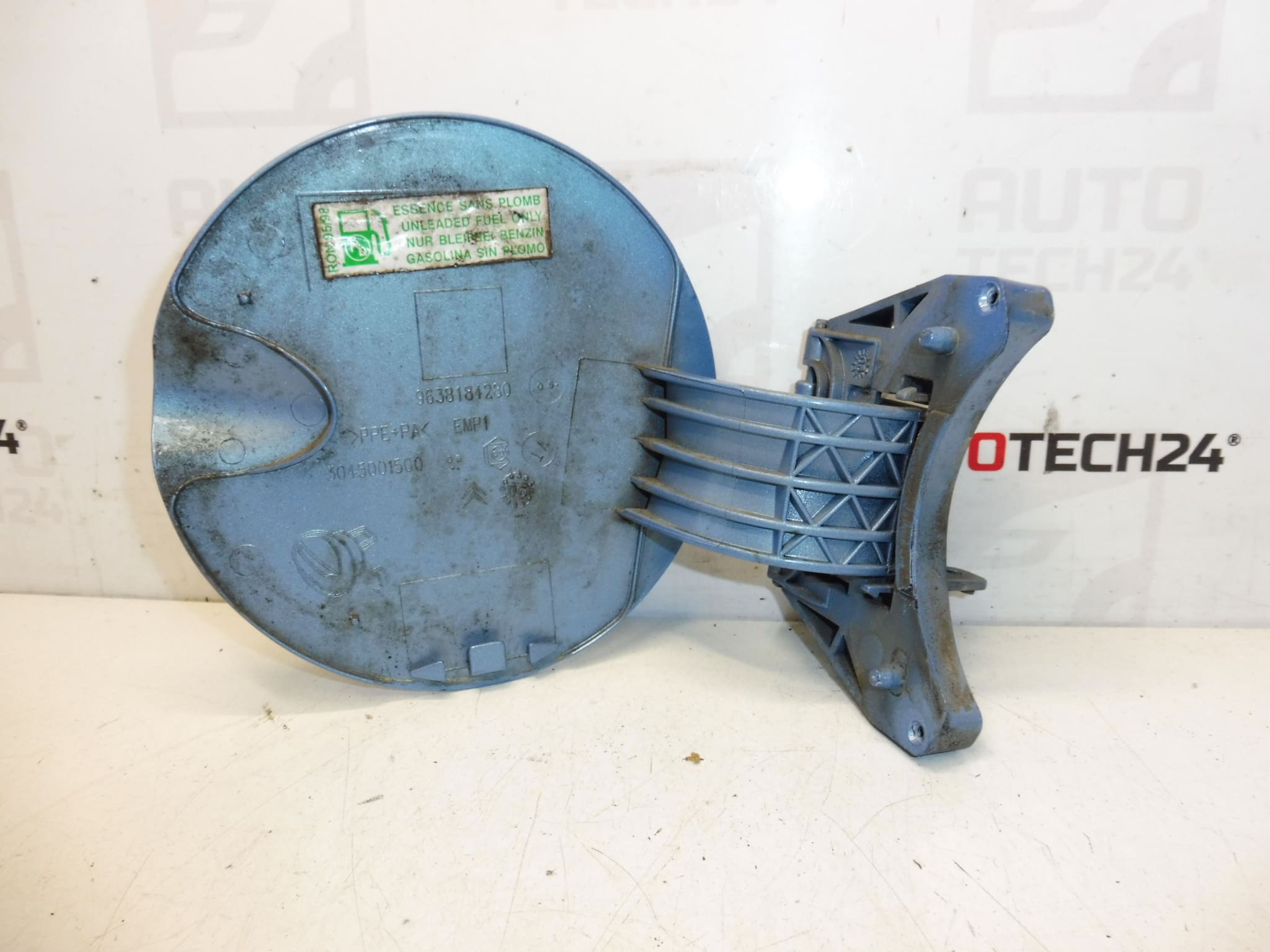 Poklopac i pokrov spremnika goriva Citroën C3 KMYD 9638184280 151796 - Slika 2