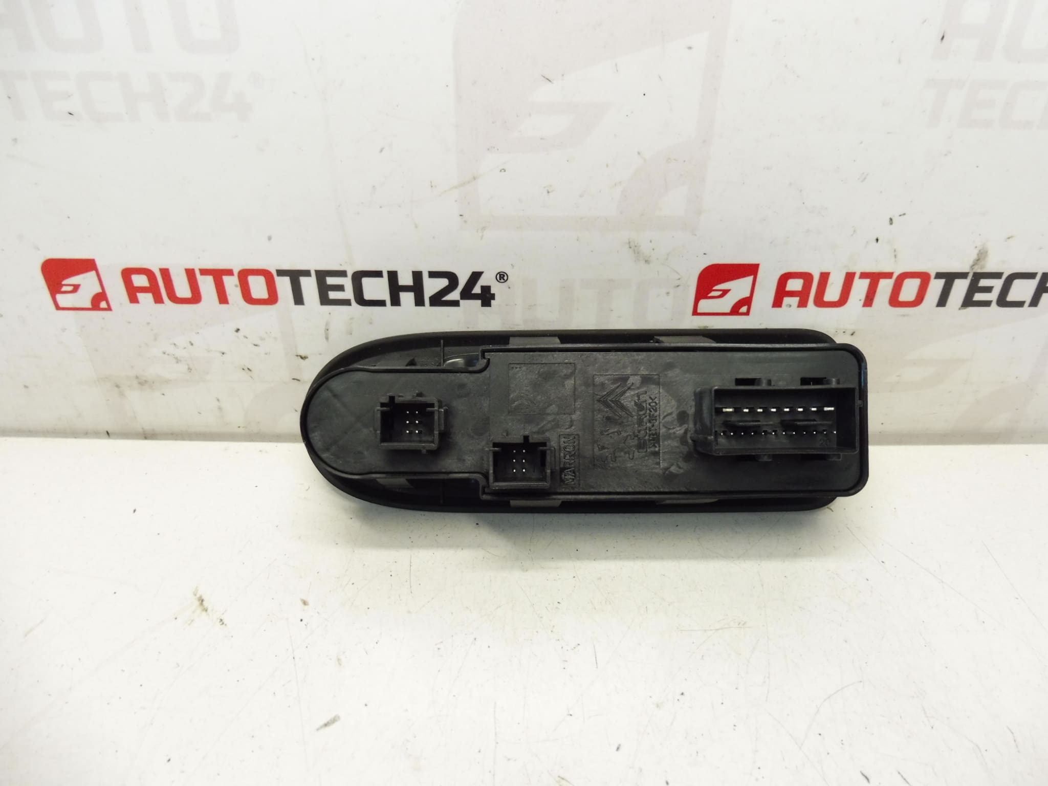 Prekidač prozora i retrovizora Citroën C3 II 96652236XT 6490AZ - Slika 2