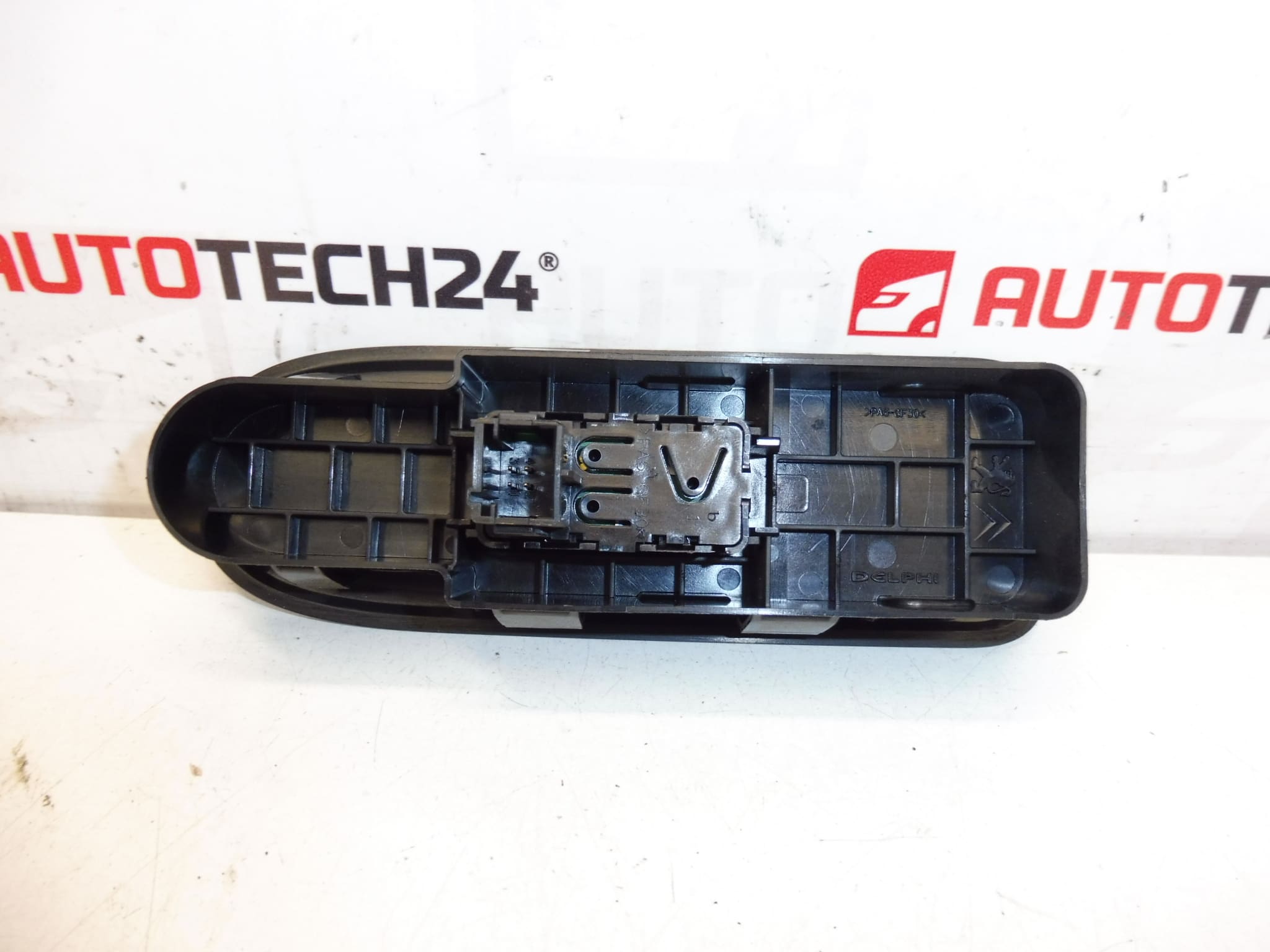 Prekidač prozora Citroën C3 II (A51) 96637533XT 6490CG - Slika 2