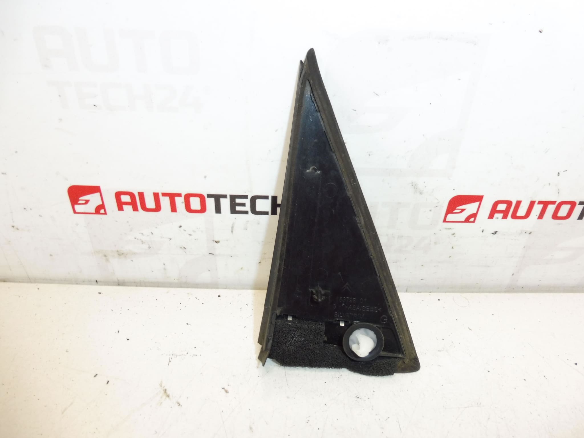 Poklopac ispred lijevog retrovizora Citroën C3 II A51 9025V8 - Slika 2