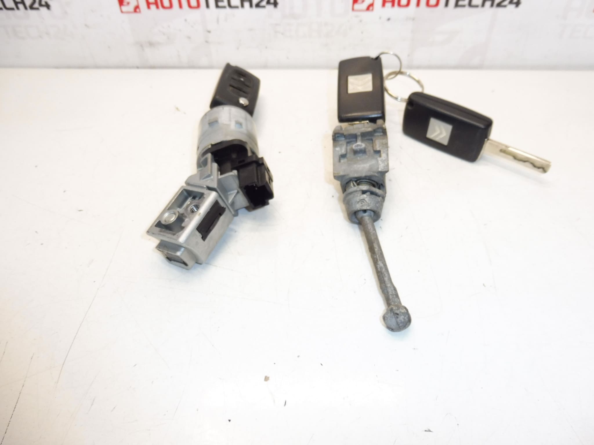 Set brava i 3 ključa Citroën Peugeot 4162KF 4162KC - Slika 2