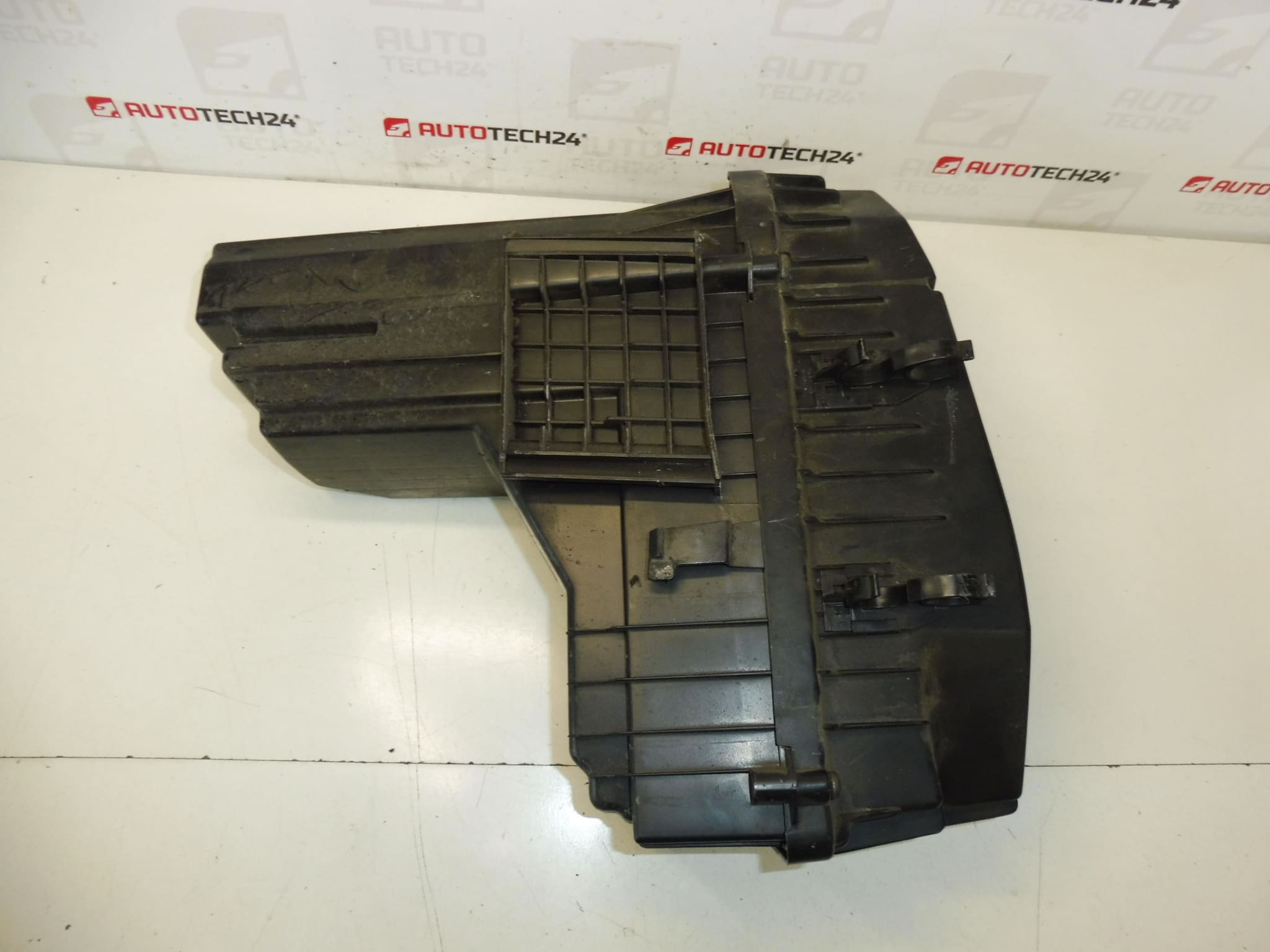 Kućište filtera Citroën Peugeot 2.0 i 9646767780 1427J9 - Slika 2