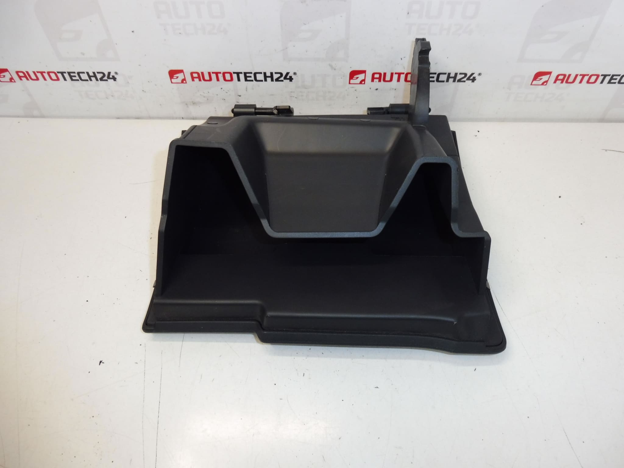 Poklopac pretinca za odlaganje Peugeot 3008 5008 9685102777 8218YT - Slika 2