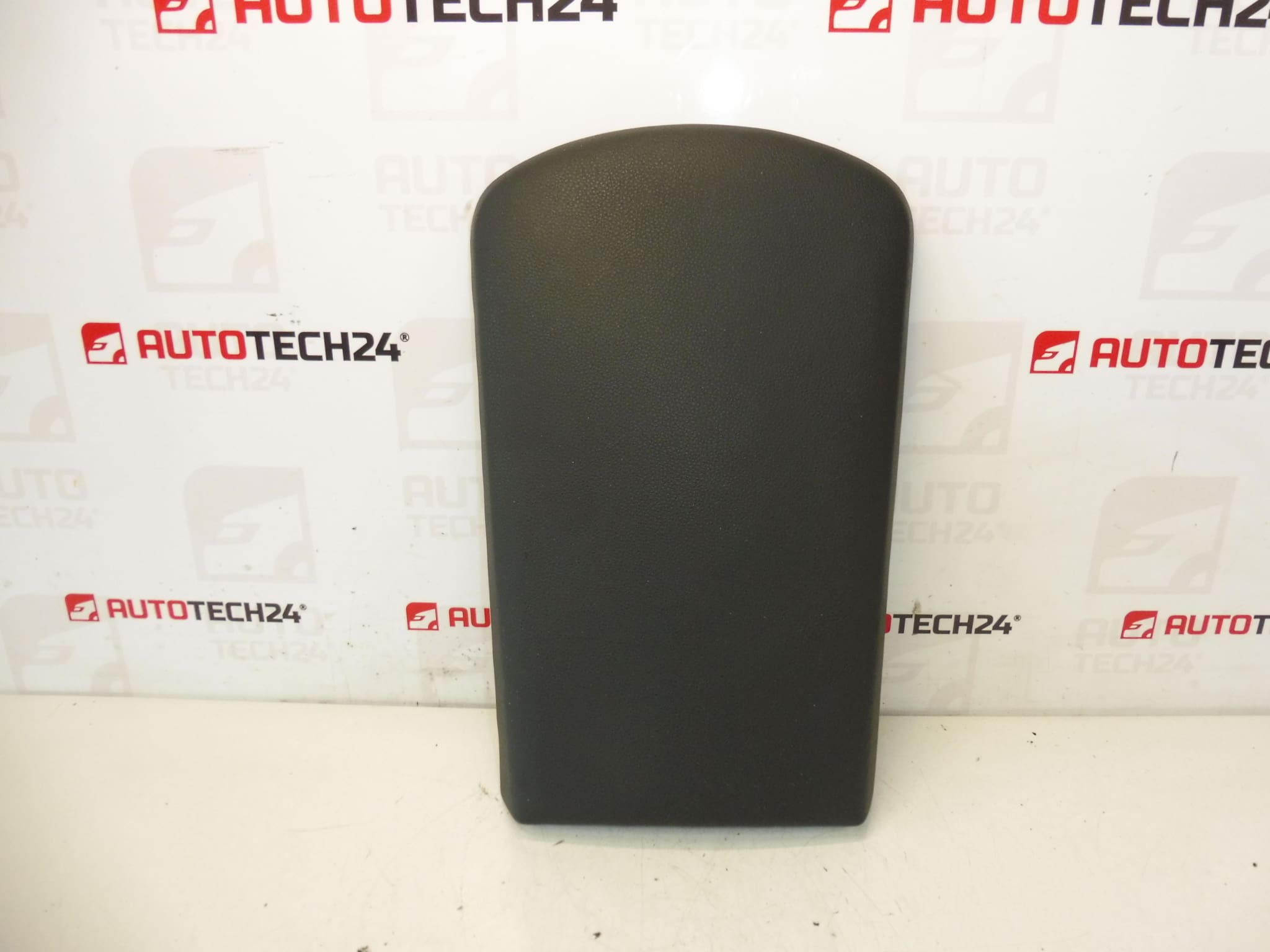 Peugeot 3008 5008 presvlake naslona za ruke 9686610877 7591S9