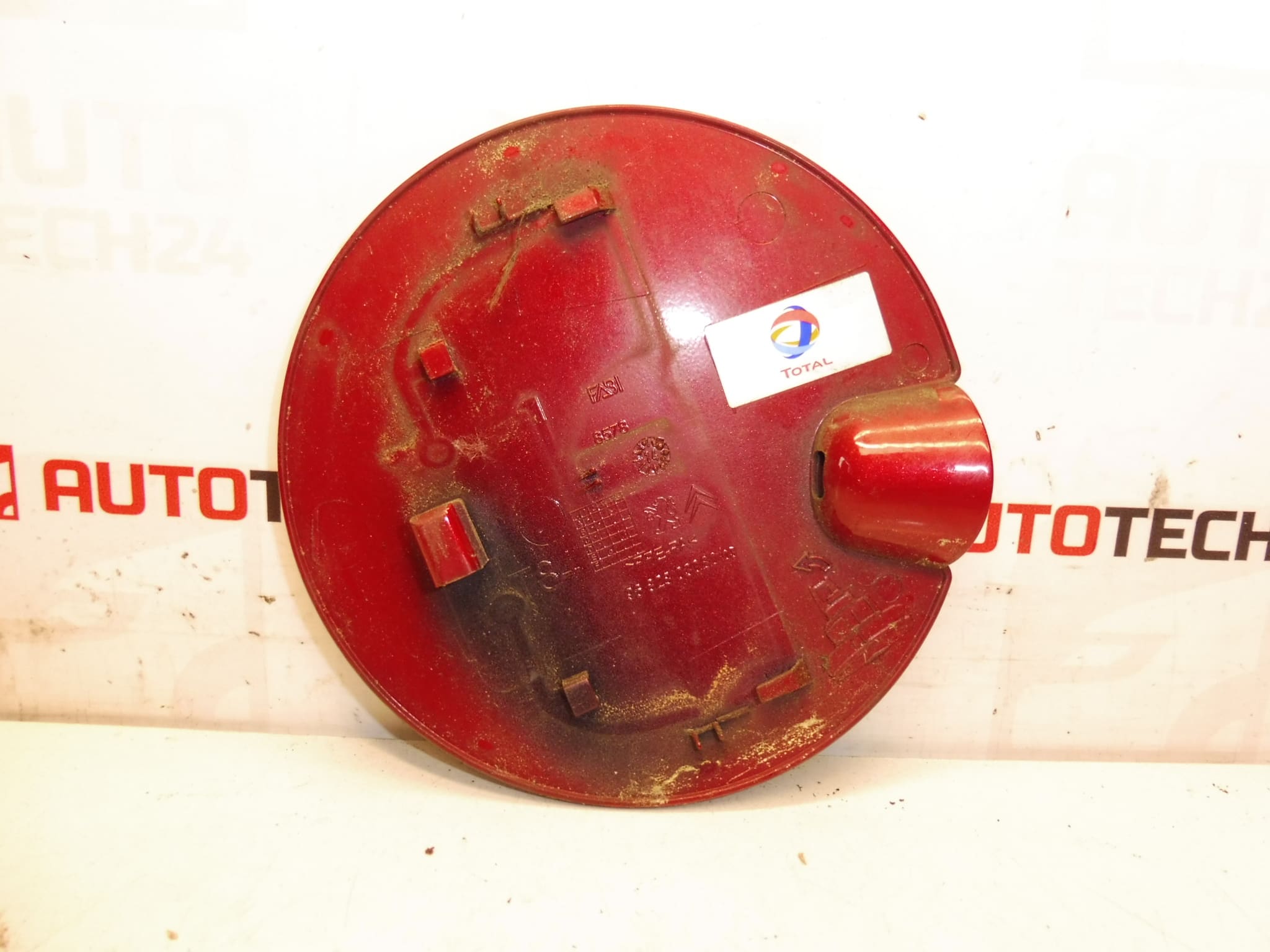 Poklopac vrata spremnika goriva EPYD Peugeot 3008 9682803080 1517G9 - Slika 2