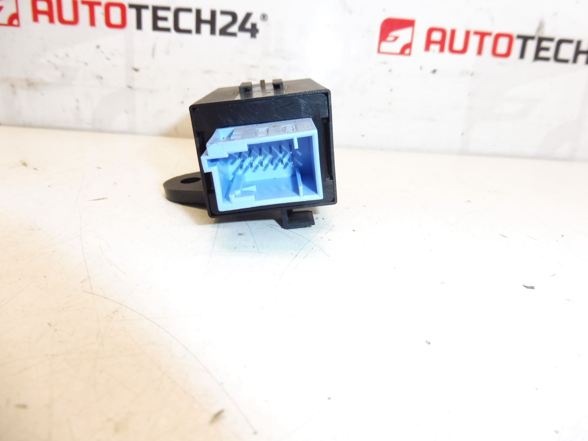 Relej sigurnosnog pojasa Citroën Peugeot 9652174680 8914GH - Slika 2