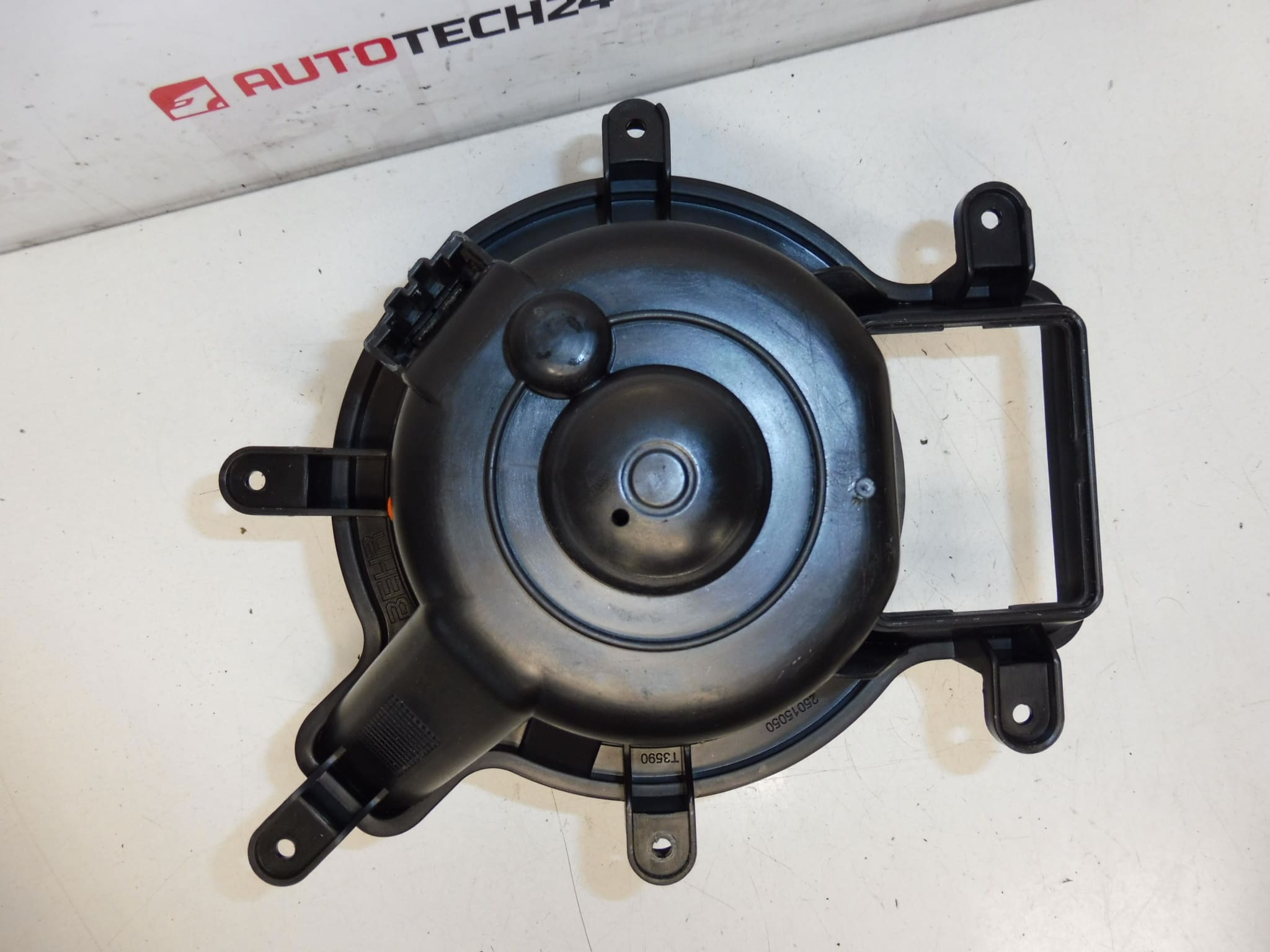 Ventilator grijanja Peugeot 3008 5008 T3953002 1606389380 - Slika 2