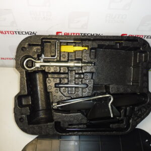 Komplet rabljenih alata za Citroën C4 Picasso: dizalica, ključ i vučno oko (6736A7, 674418, 672594, 671809, 671739)