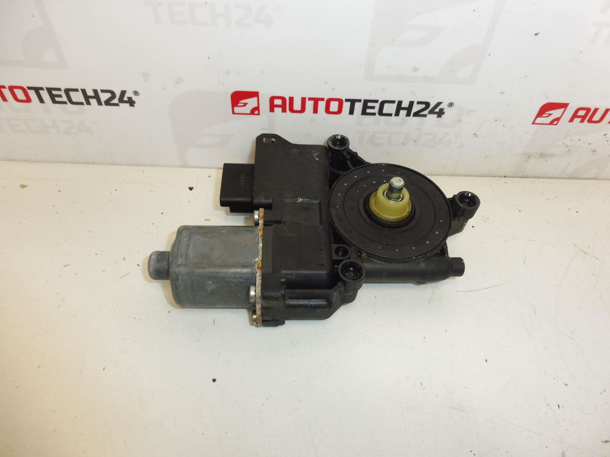 Motor podizača desnog prozora za Peugeot 308 9657247580 9222CW