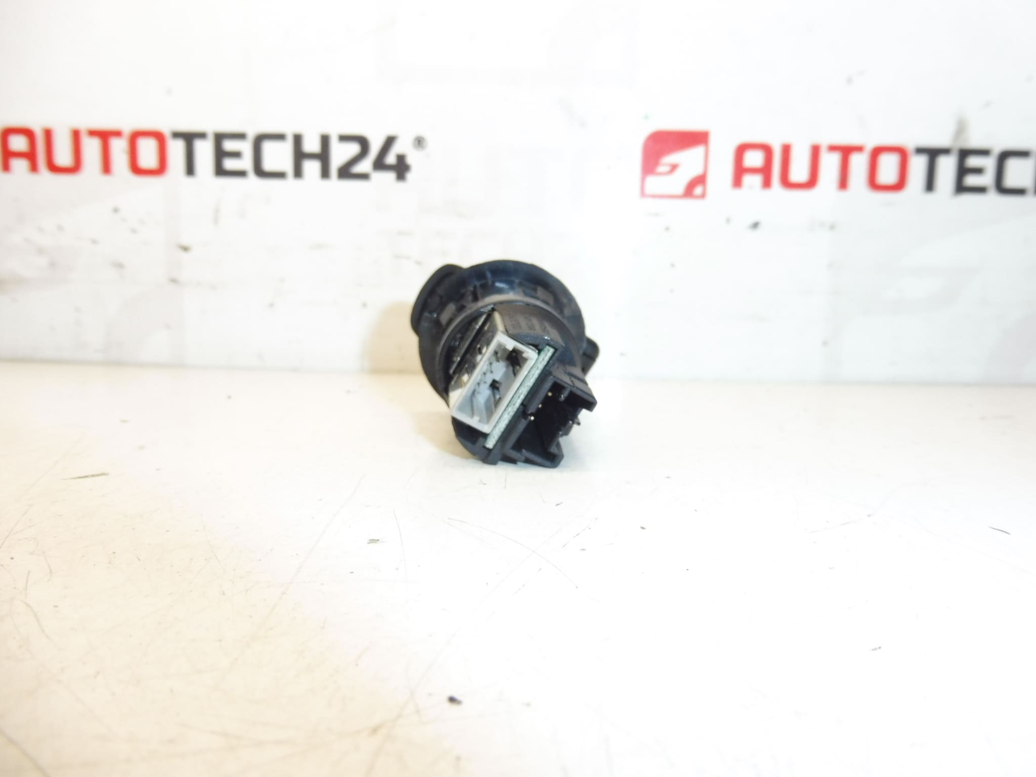 Utičnica USB Citroën Peugeot 96645227ZD 6574JV - Slika 2