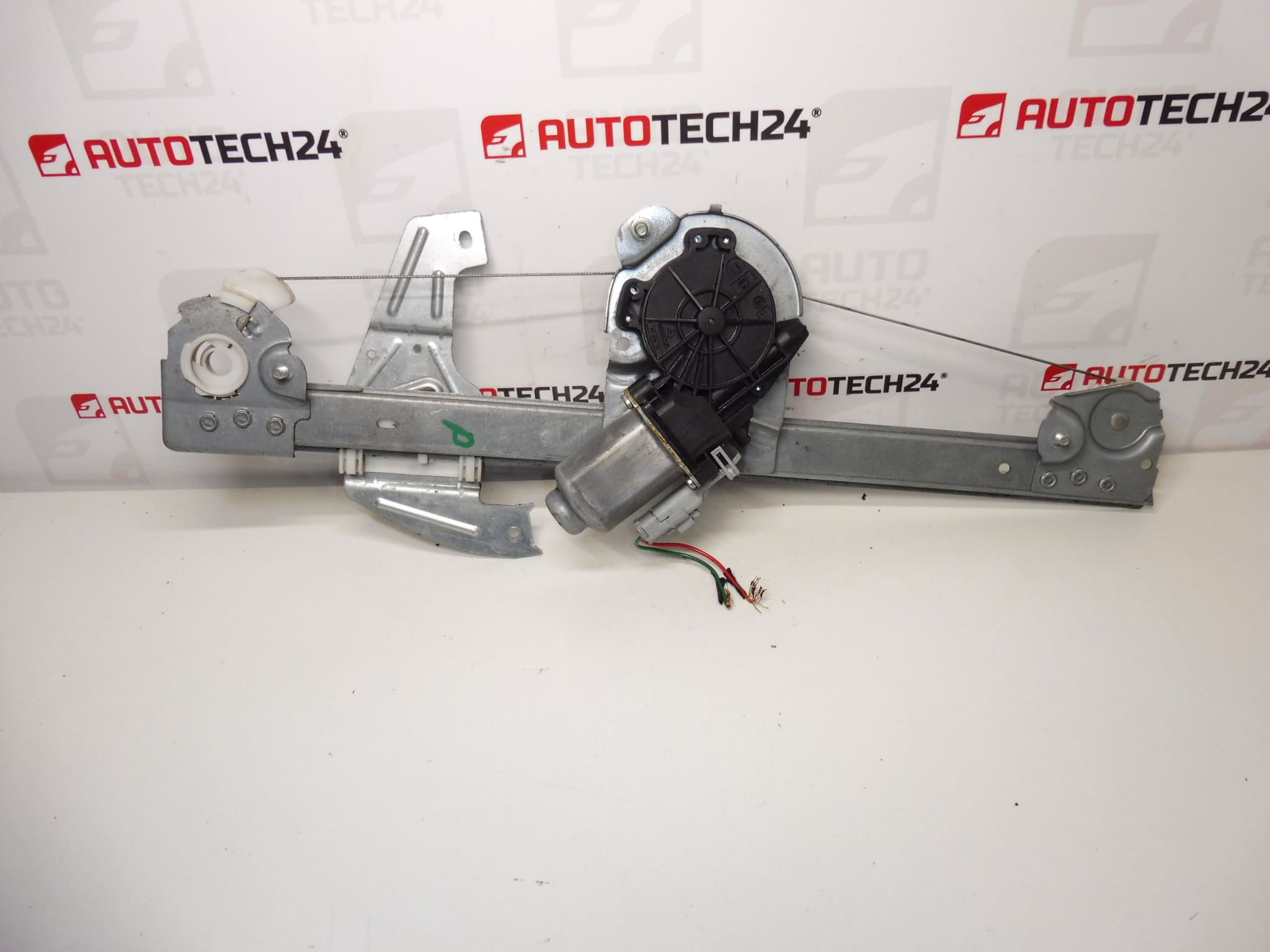 Podizač desnog prednjeg stakla Citroën C1 / Peugeot 107 9222T6