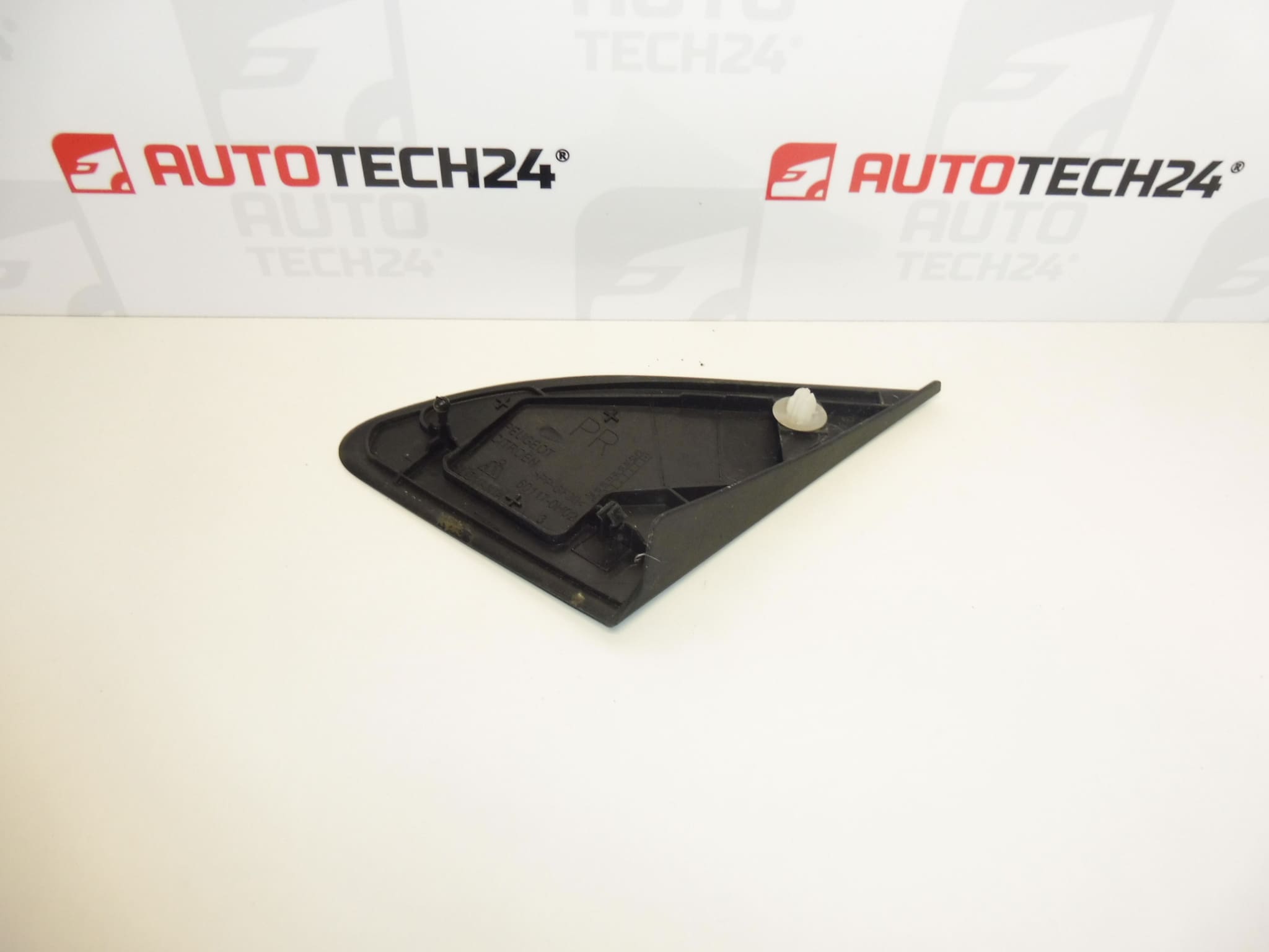 Poklopac desnog blatobrana Citroën C1 Peugeot 107 60117-0H020 8120Q7