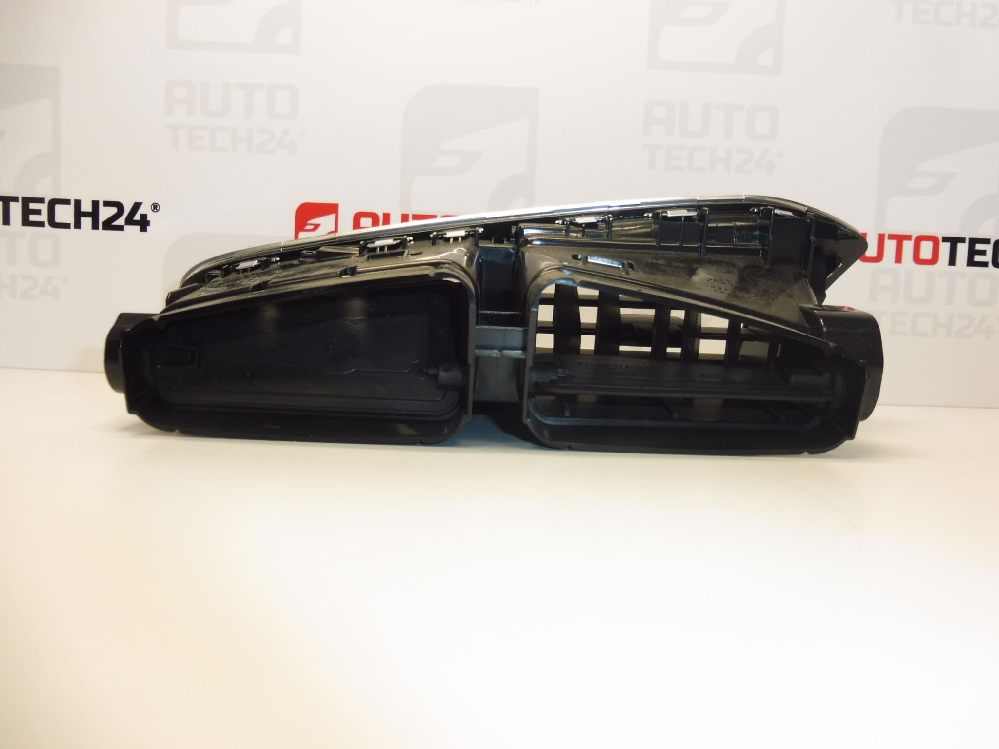 Središnja ventilacijska rešetka Citroën C4 II B7 i DS4 9676609977 8247EC - Slika 2