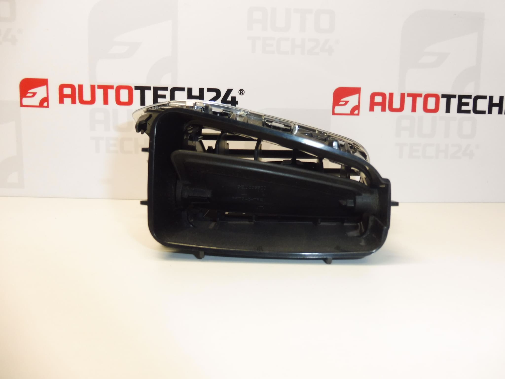 Lijeva ventilacijska rešetka Citroën C4 II B7 i DS4 9671332377 8247S2 - Slika 2